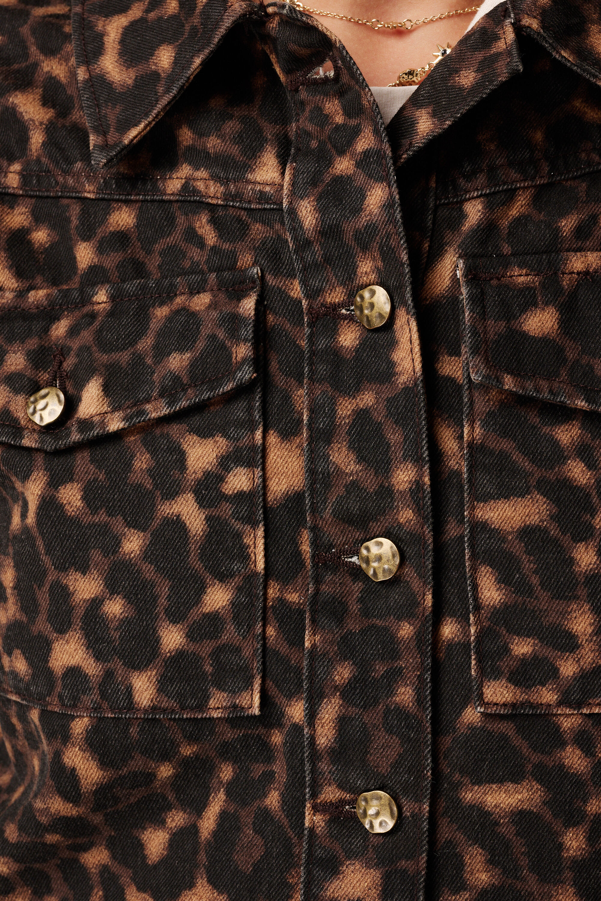 Jeansjacke mit Animalprint image number 6