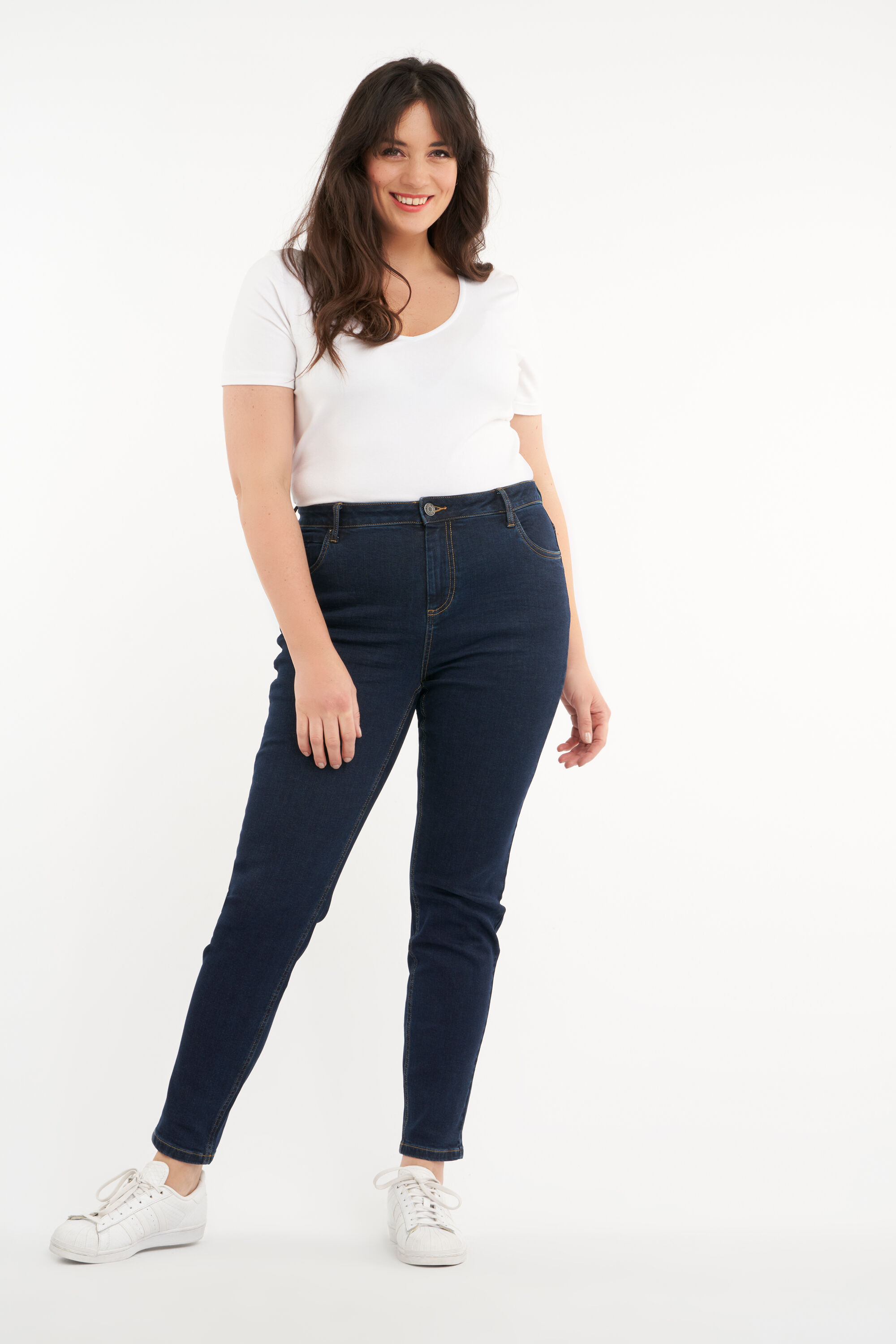 IRIS Slim-Leg Jeans image number 4