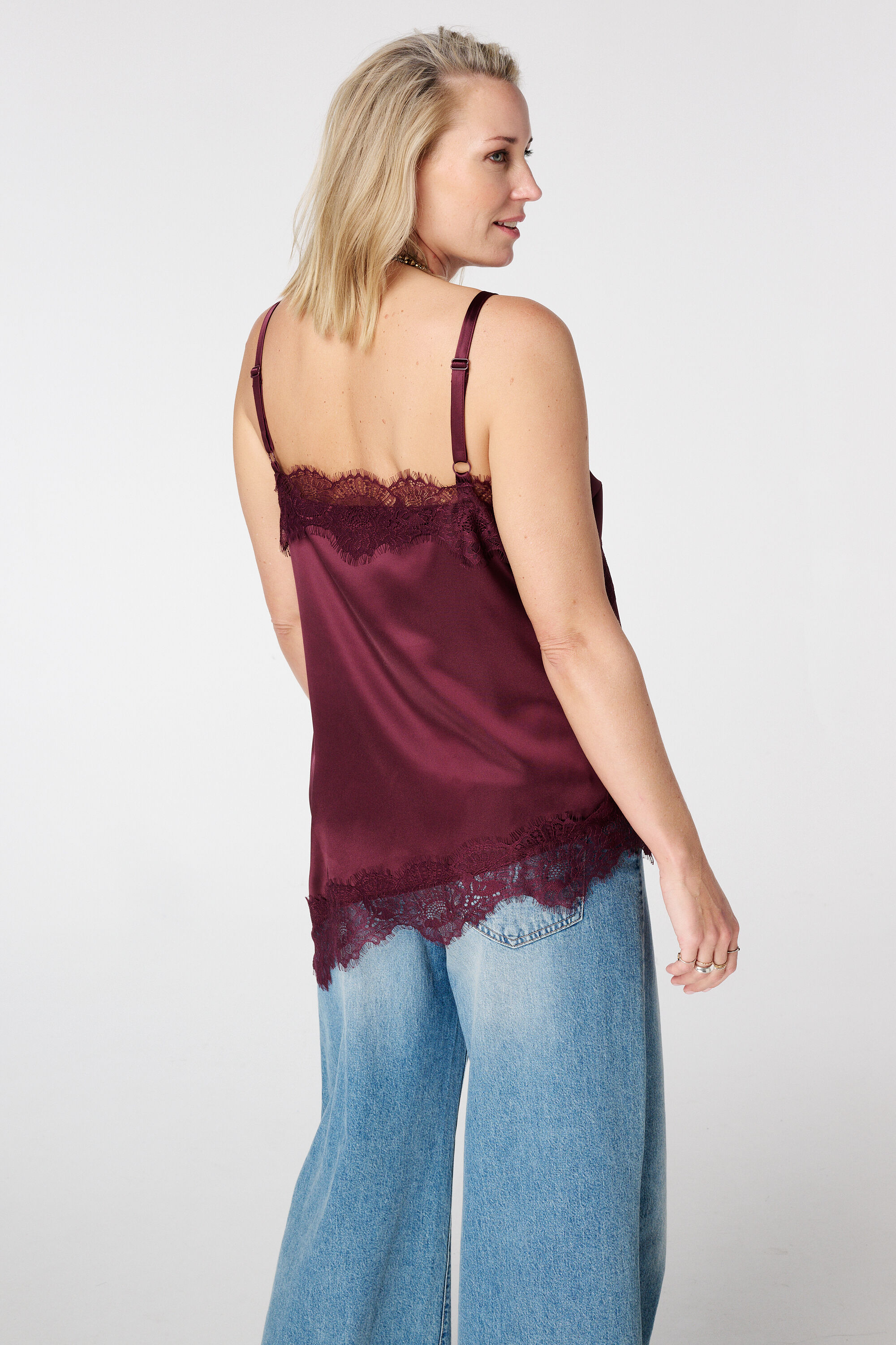 Asymmetrisches Top mit Spitze image number 3