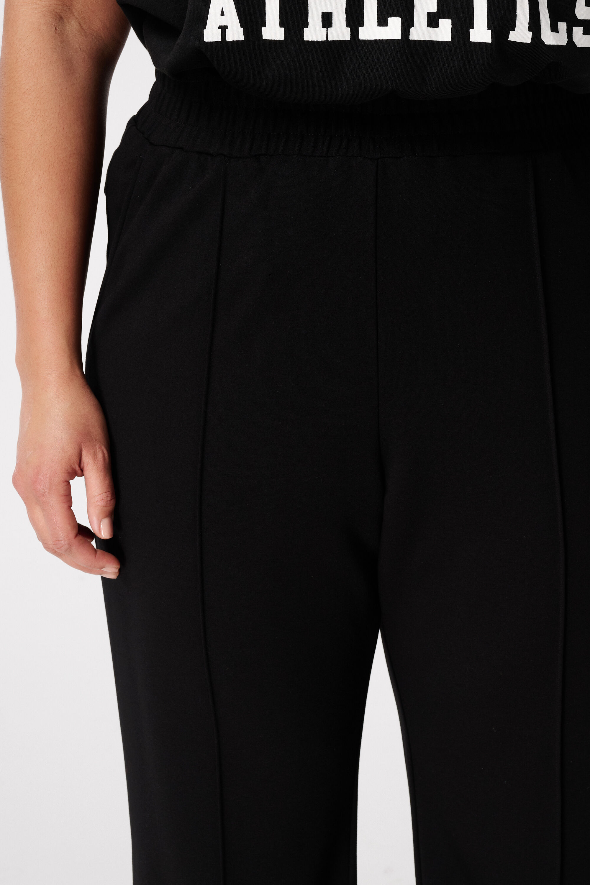 Weit geschnittene Hose mit Ziern&auml;hten image number 4