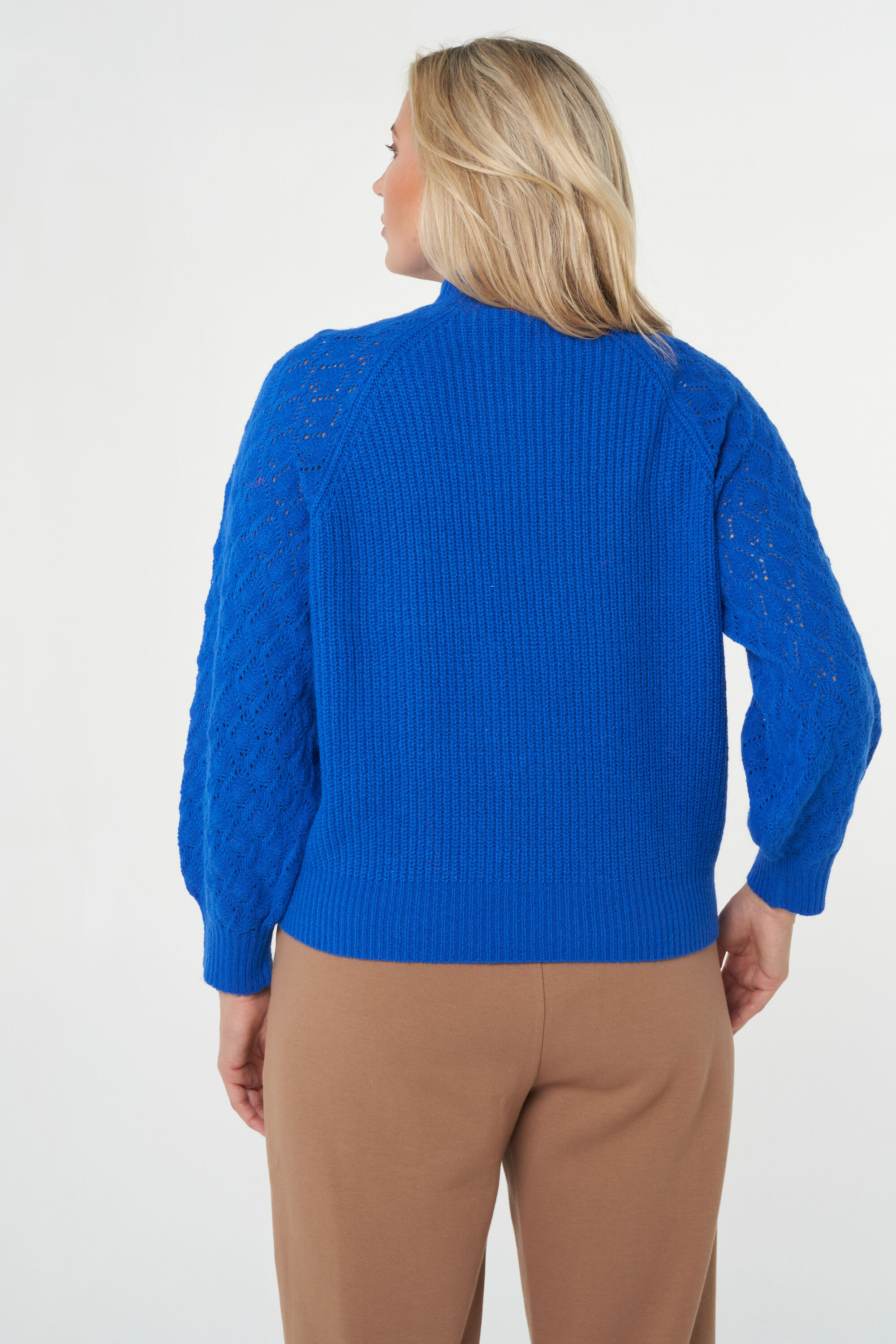Weit geschnittener Rollkragenpullover mit Muster  image number 3