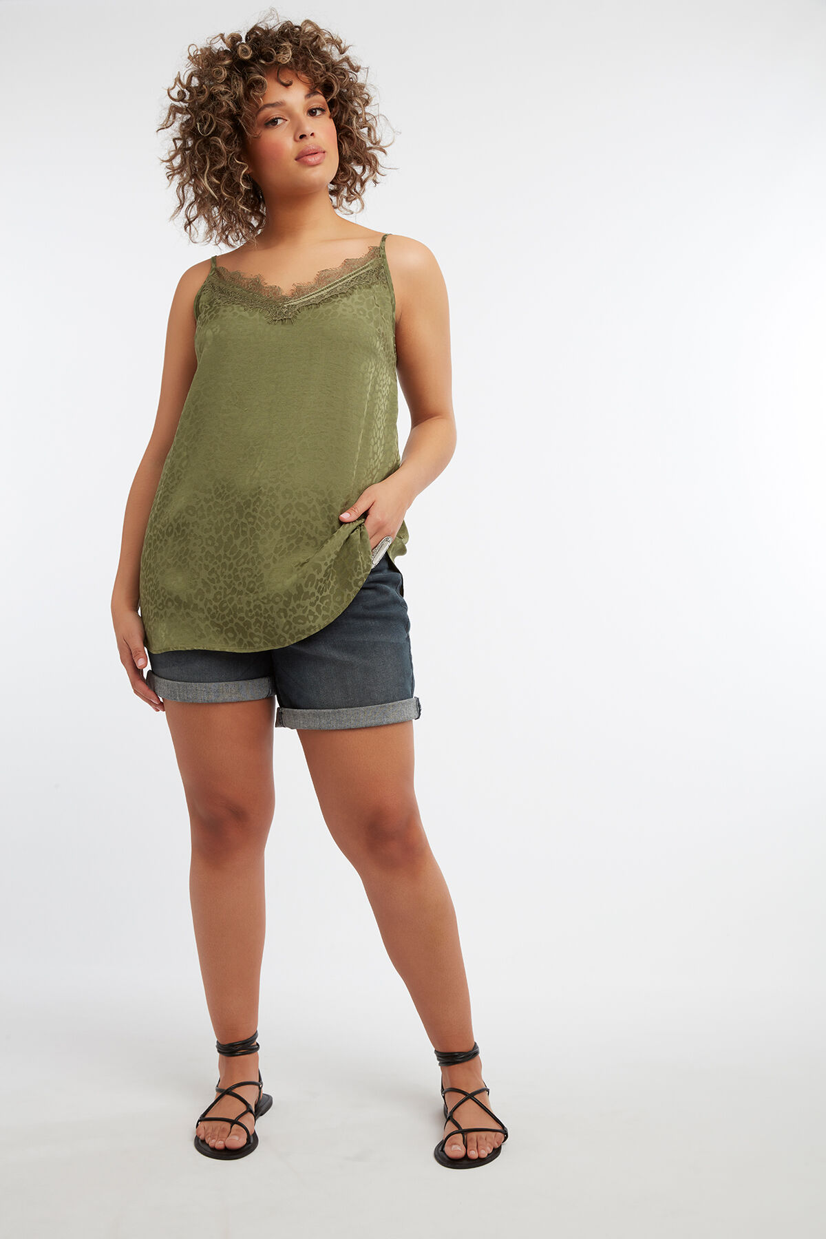 &Auml;rmellose Bluse mit subtilem Leoparden-Print image number 3