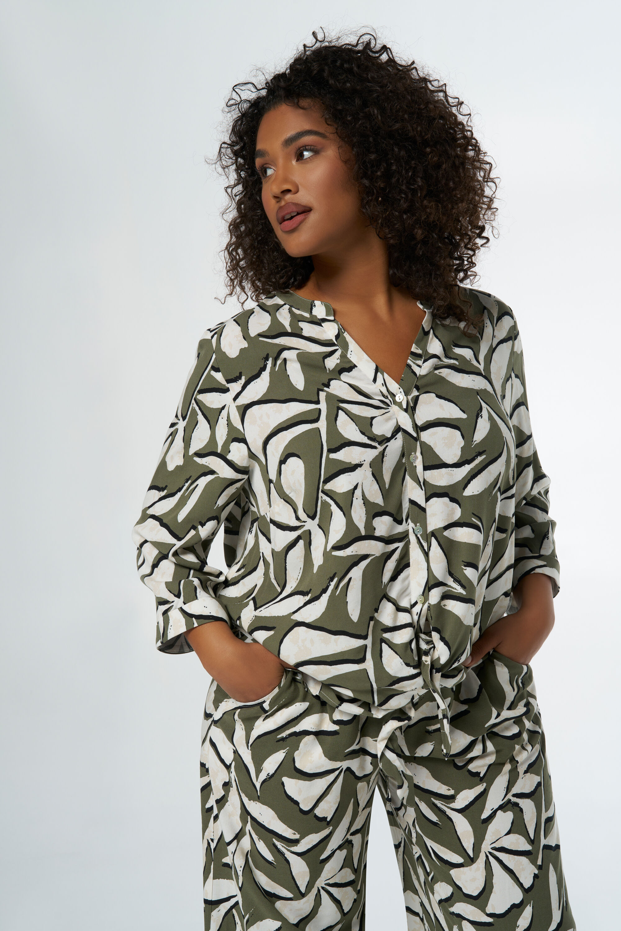Bluse mit Schleifendetail image number 0
