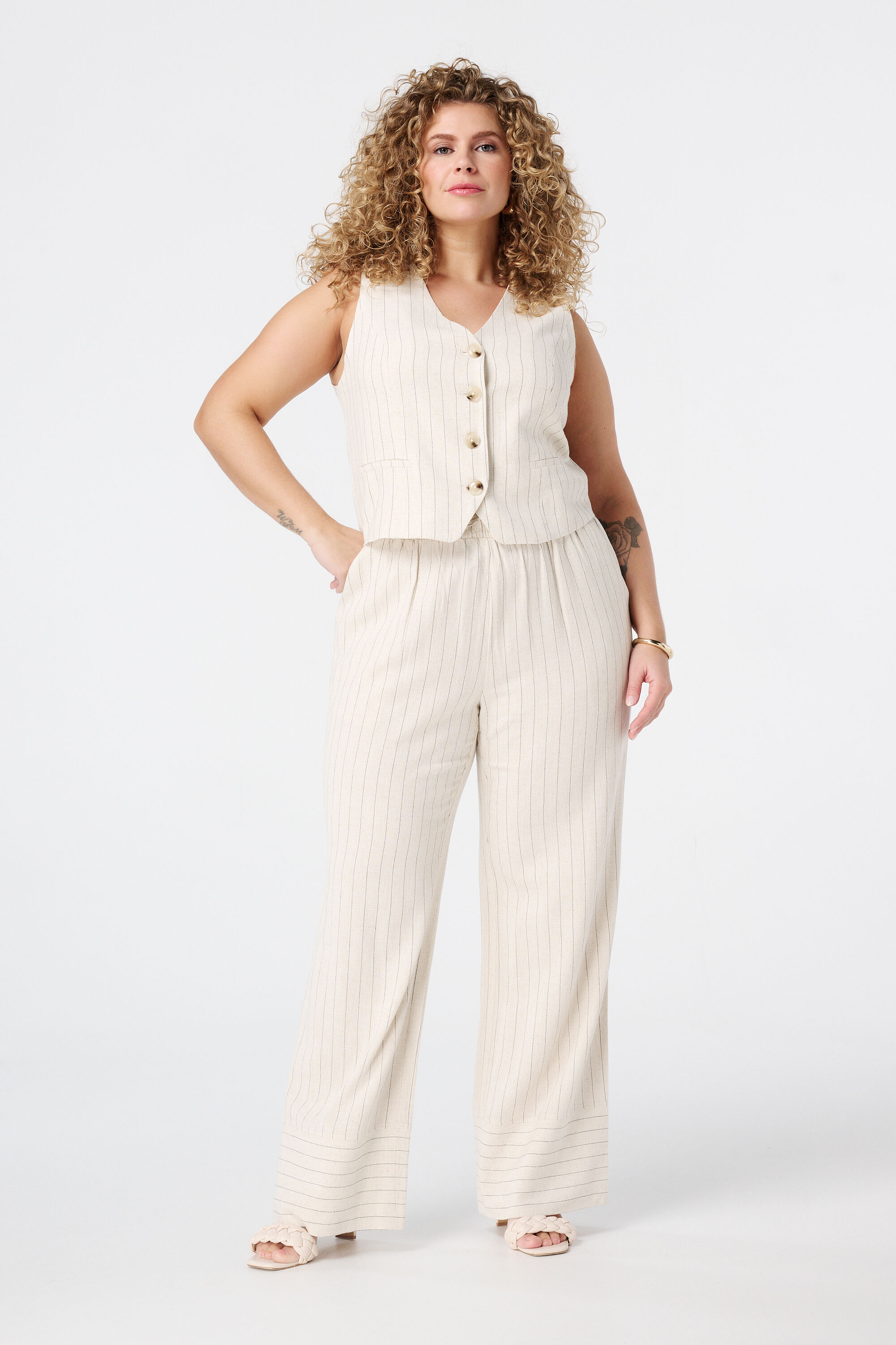 Weste mit Nadelstreifen image number 5