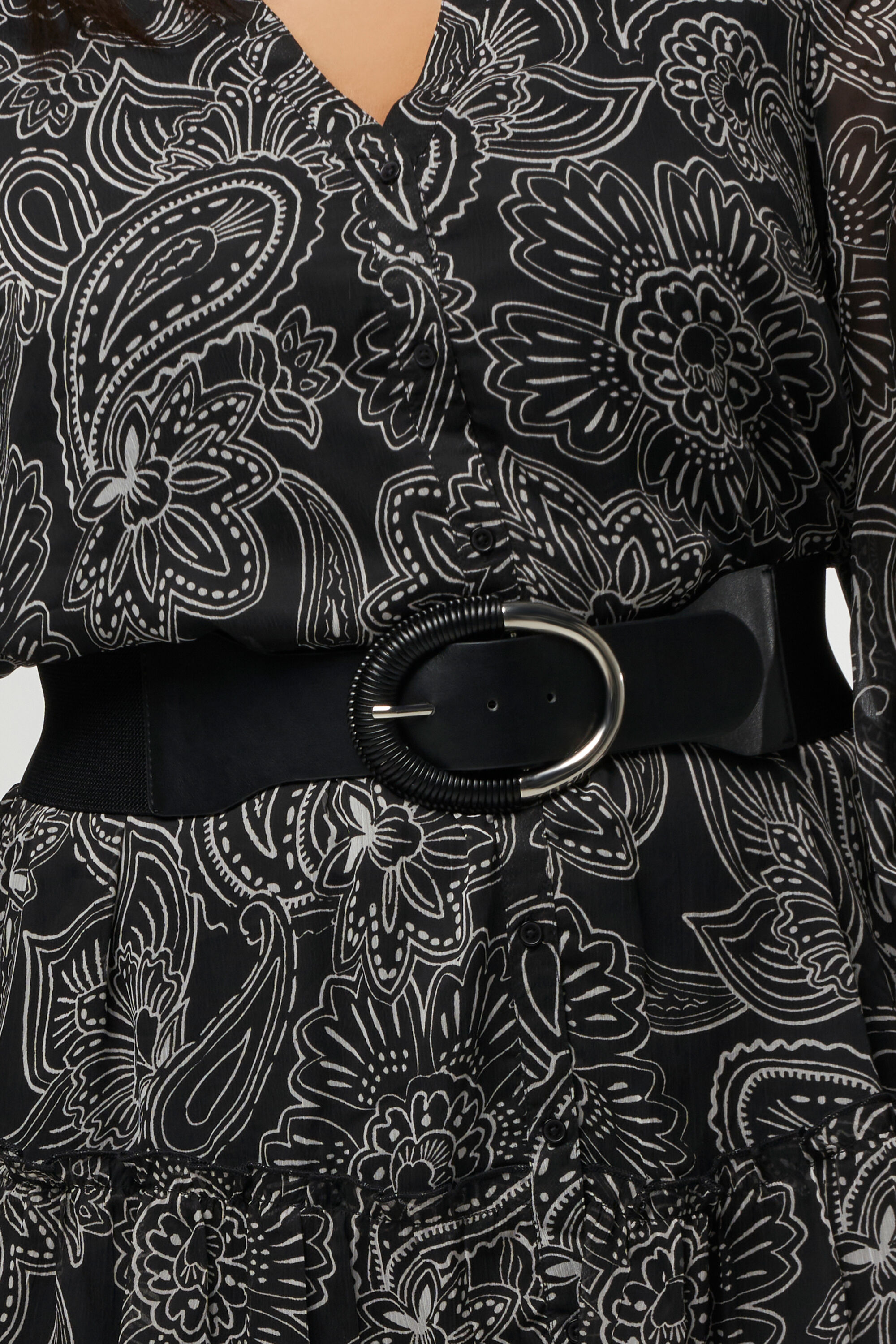 G&uuml;rtel mit silbernen Details  image number 3