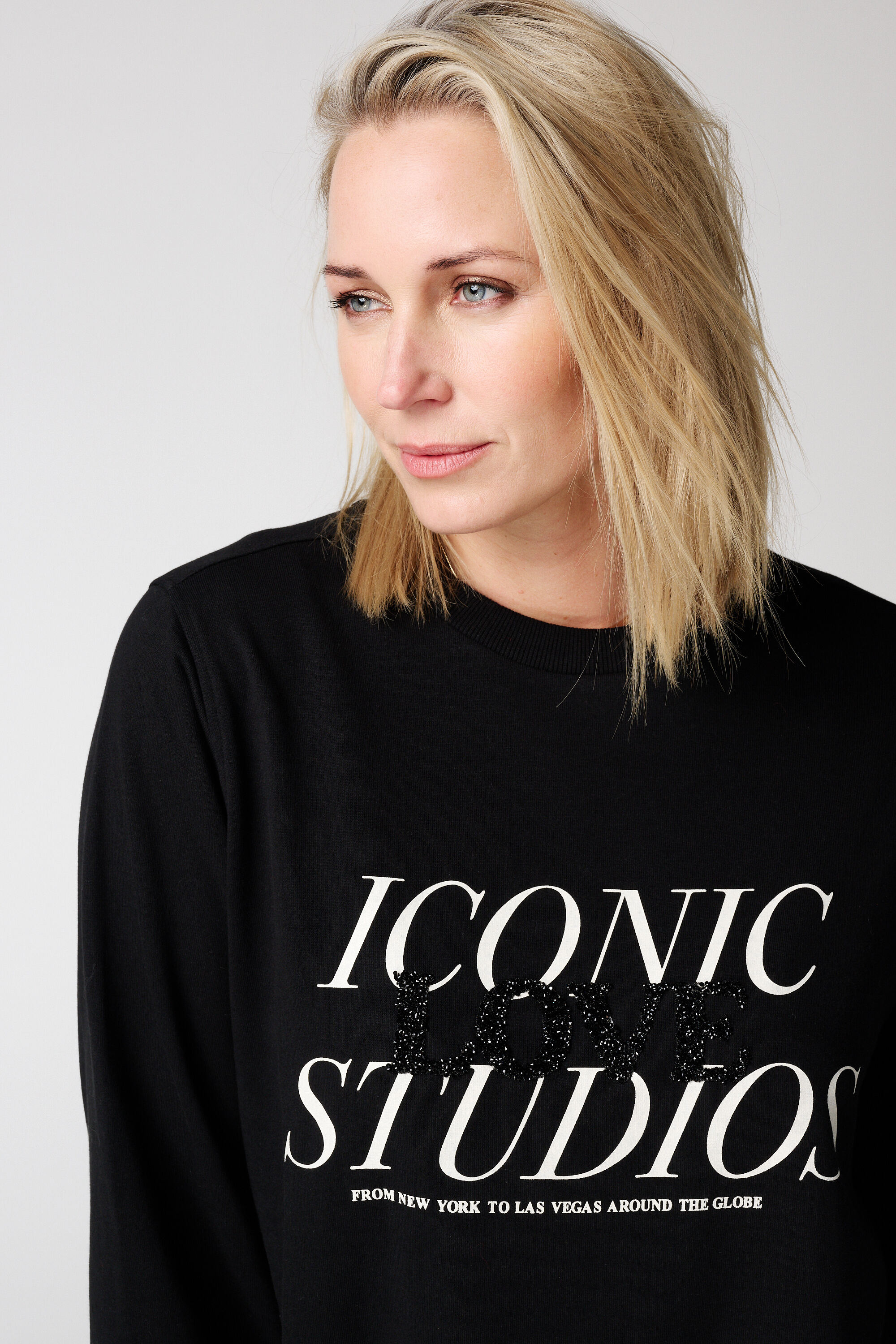 Sweaterkleid mit Glitzertext-Verzierung image number 4