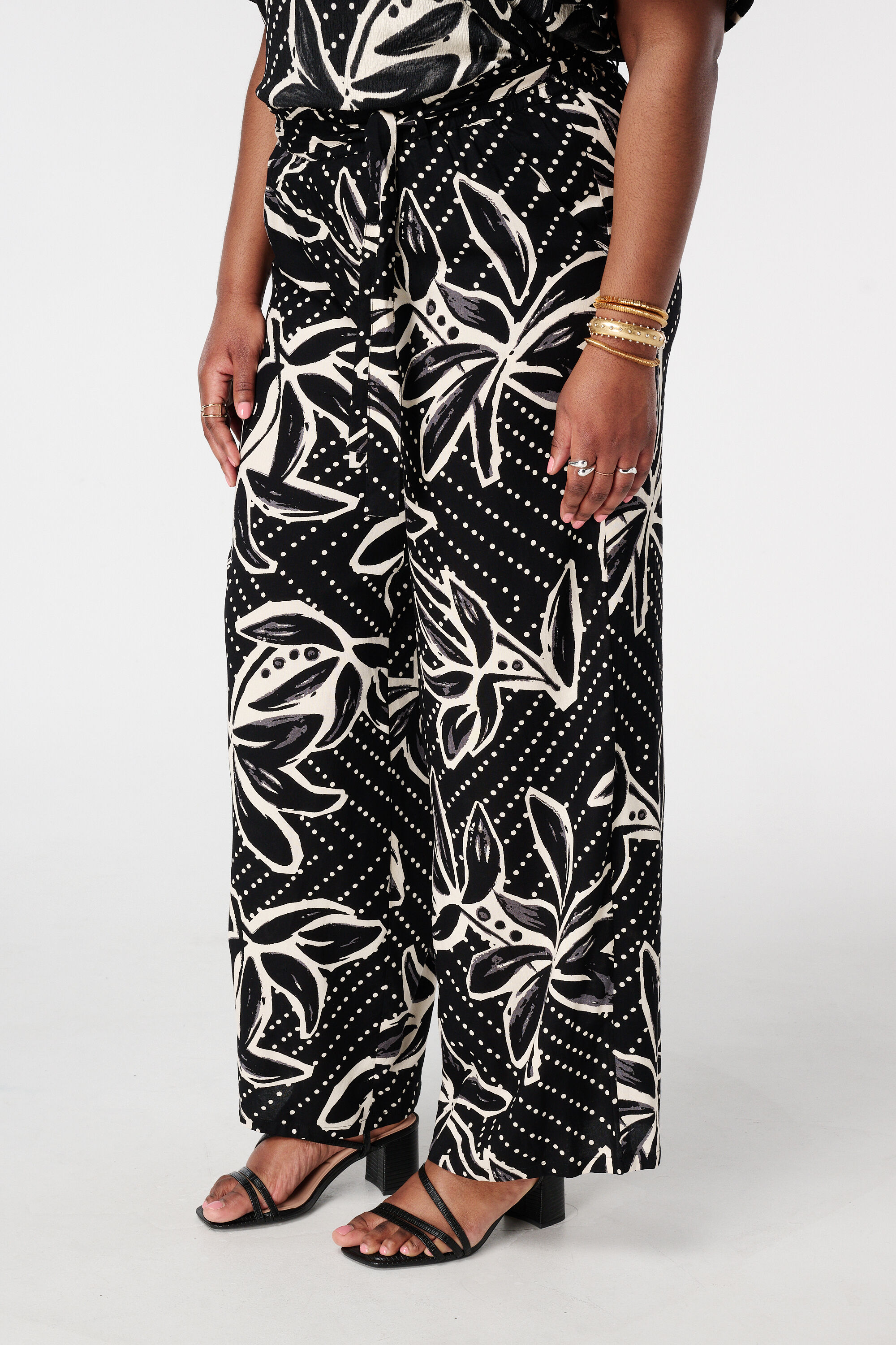 Wide-Leg-Hose mit Print image number 5