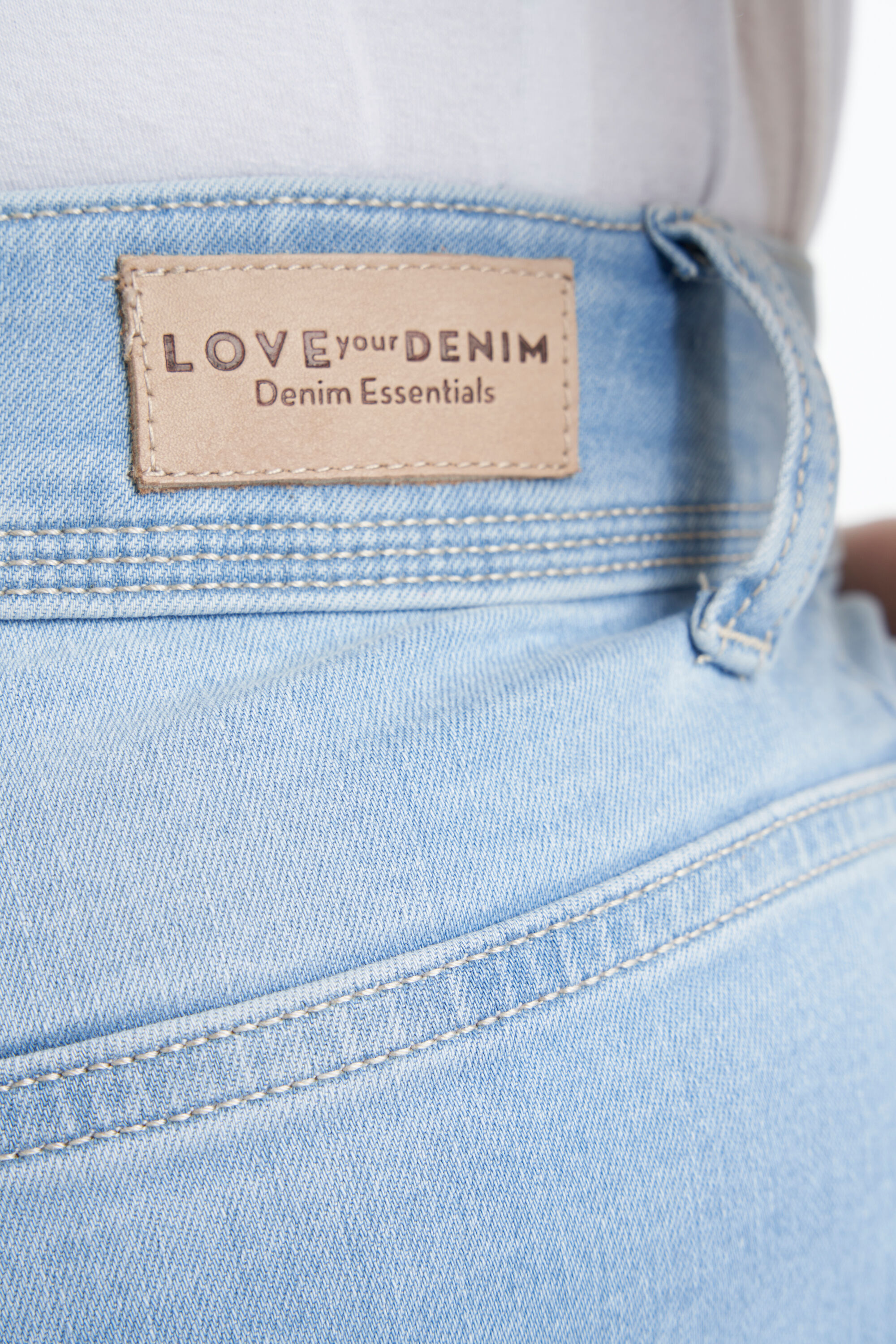 Skinny-Leg-Jeans mit hoher Taille CHERRY image number 5