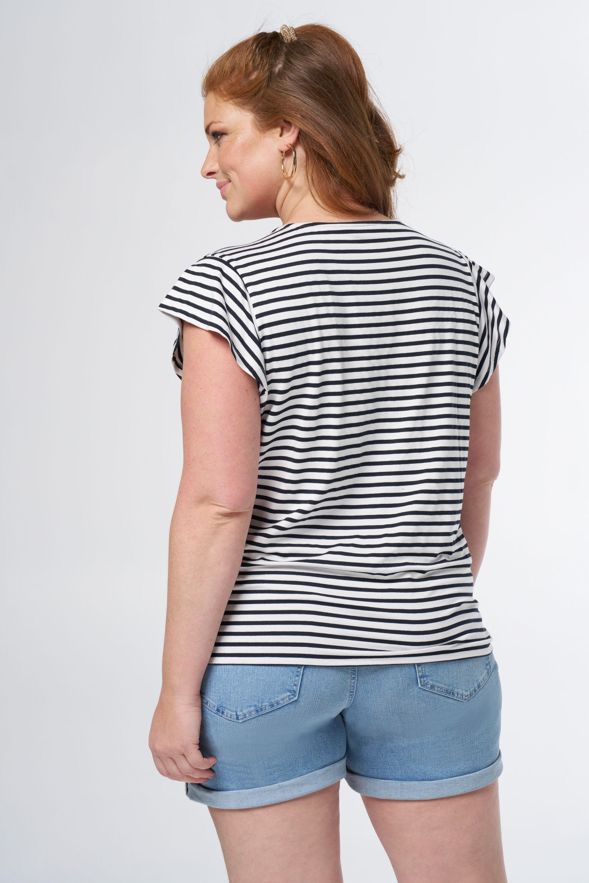 Gestreiftes Top mit Knoten  image number 3