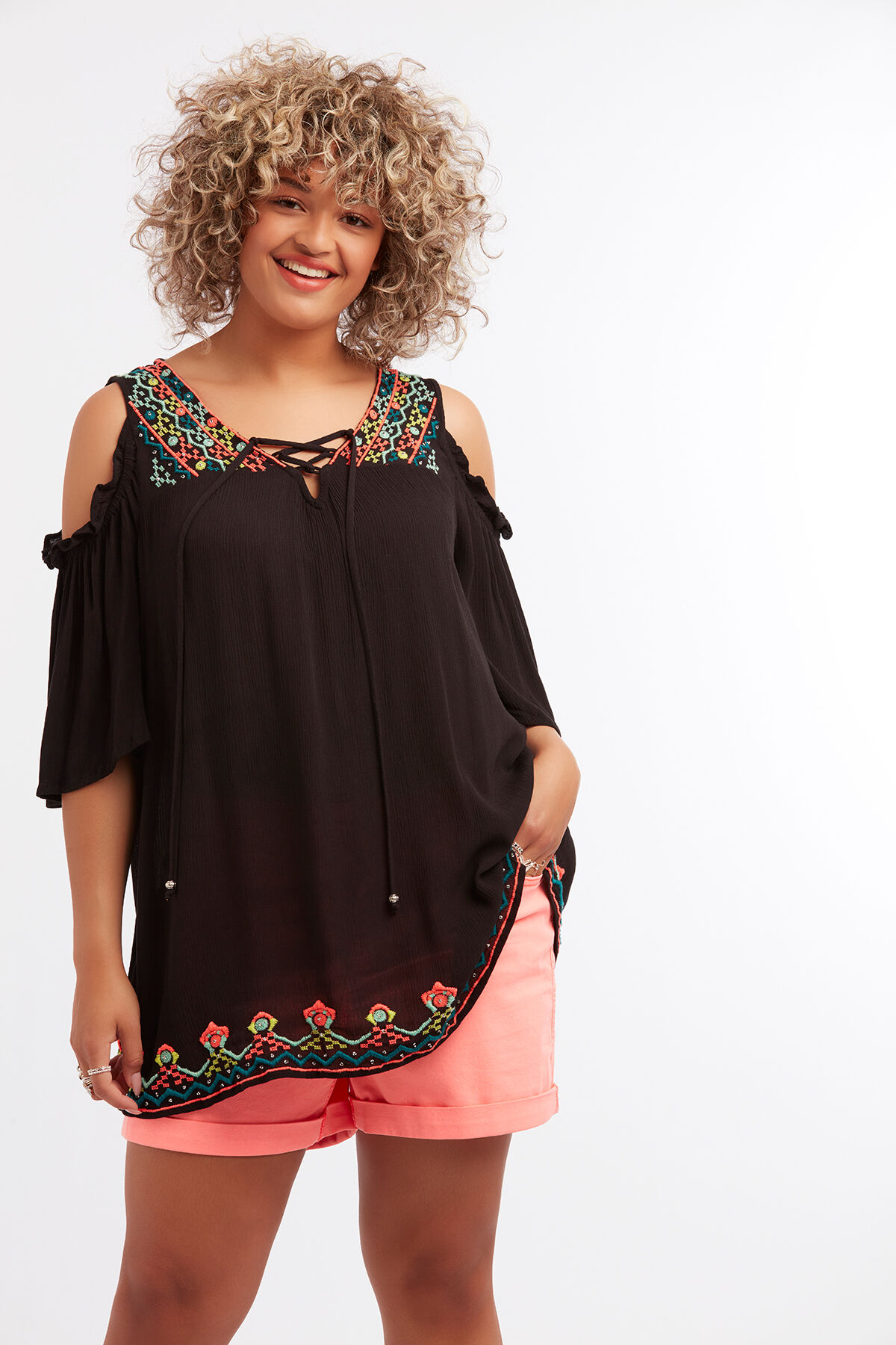 Bluse mit Stickerei image number 3