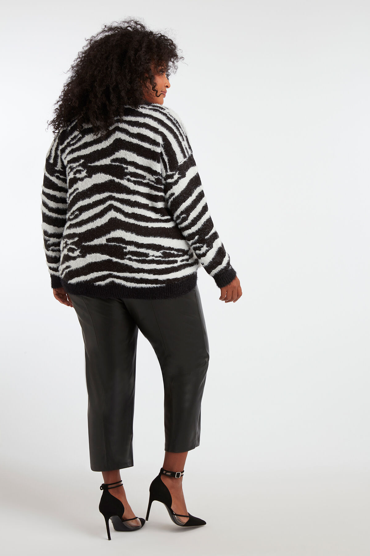 Sweater mit Zebramuster image number 6