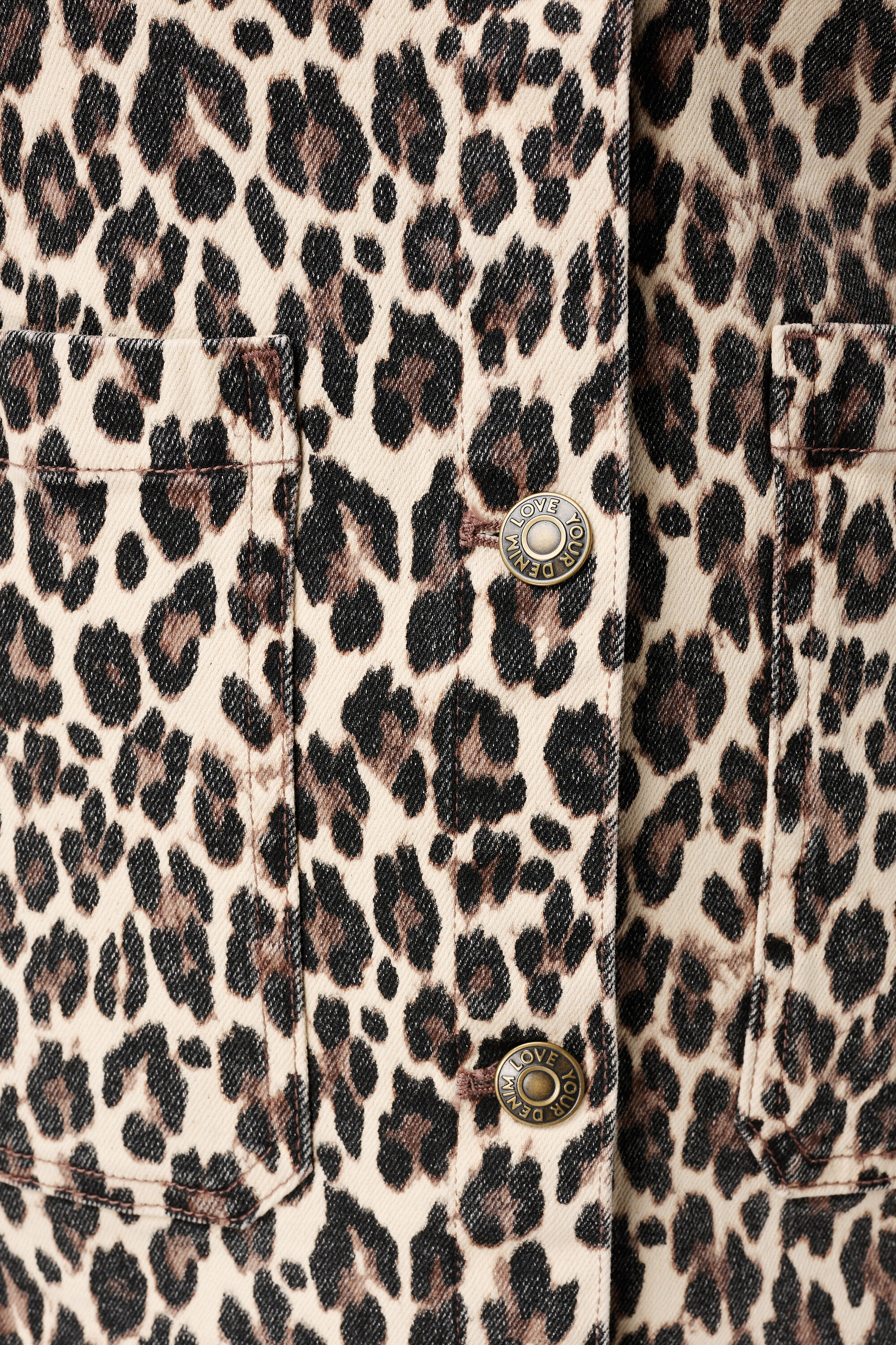 Jeansjacke mit Leopardenmuster image number 6