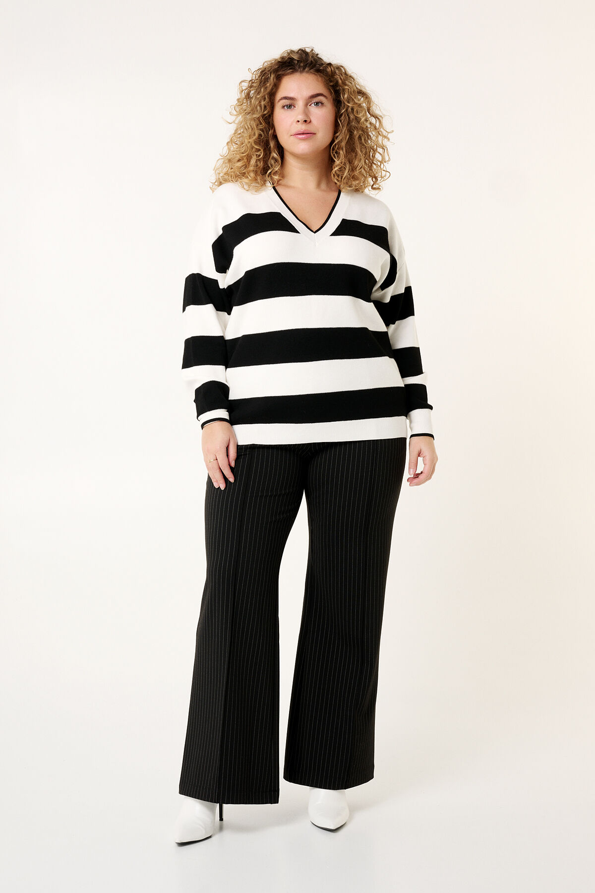 Gestreifter Feinstrick-Pullover image number 6