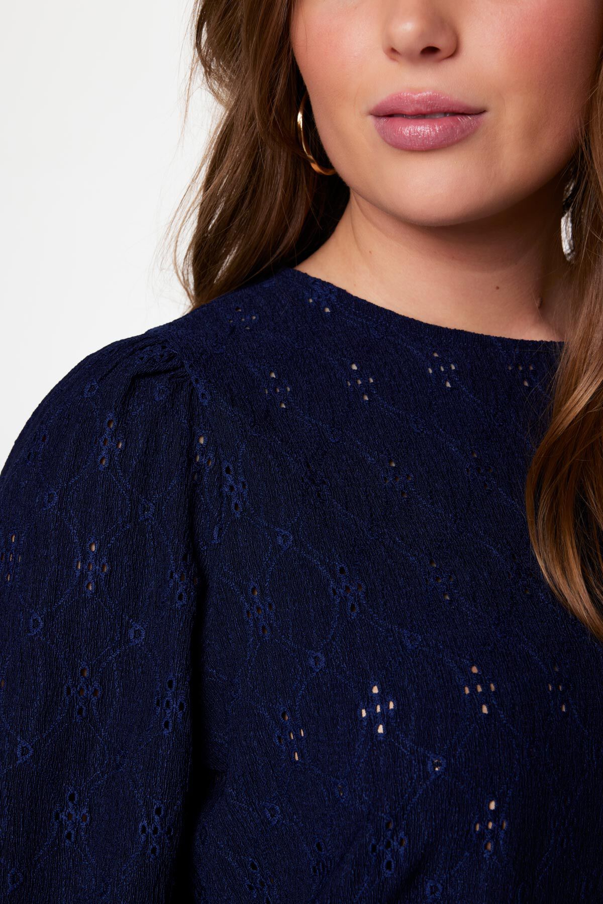 Top mit Stickereien image number 4