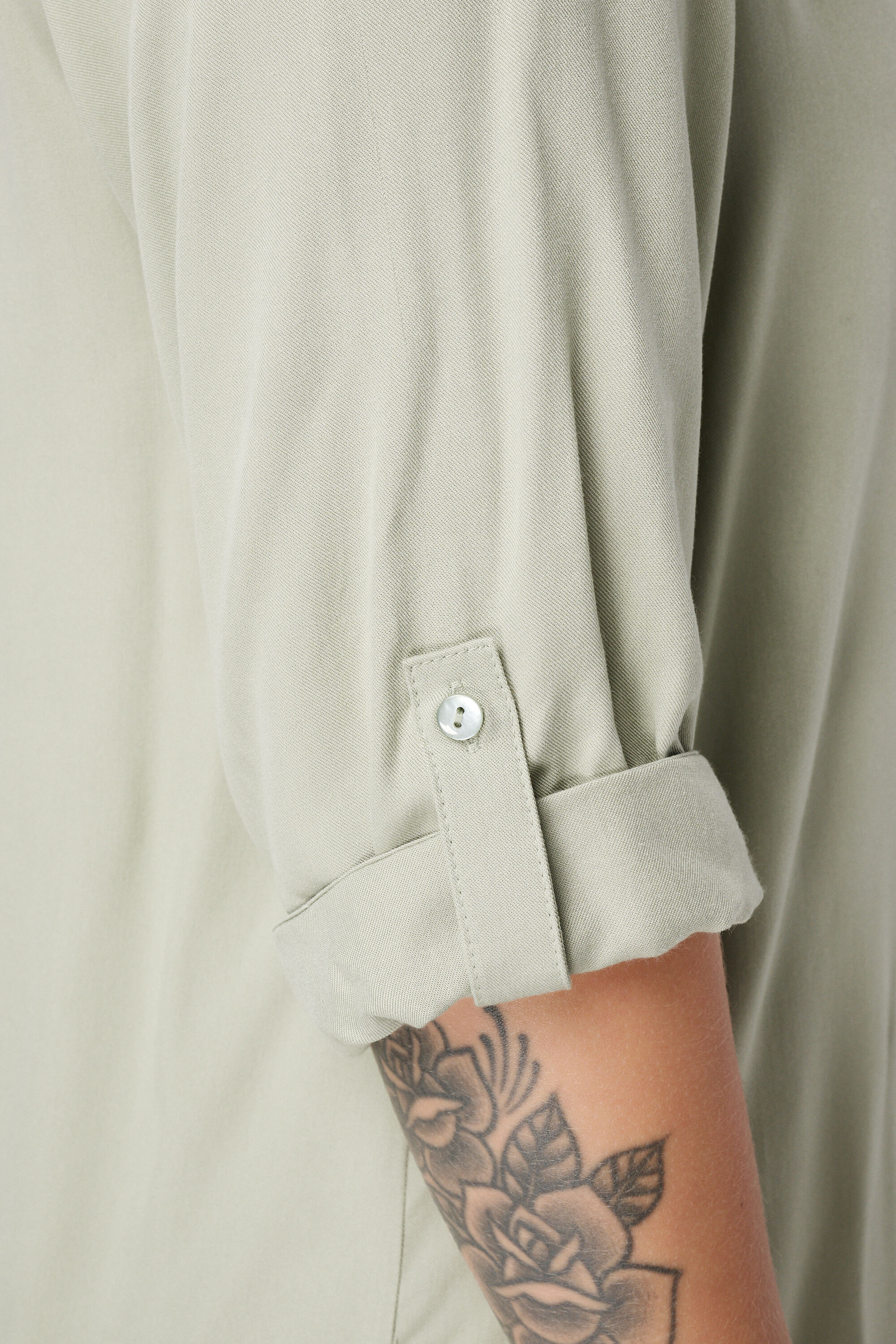 Bluse mit gekrempelten &Auml;rmeln image number 6