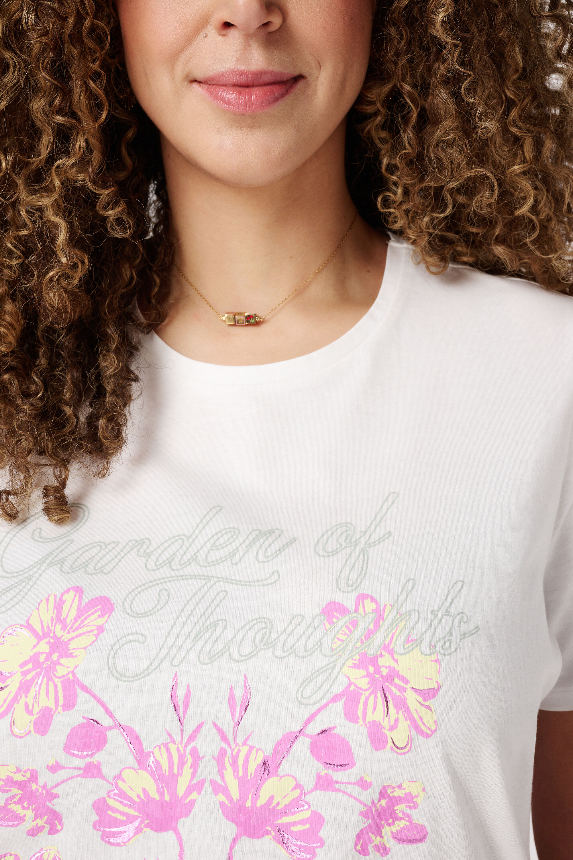 T-Shirt mit Blumendruck image number 4