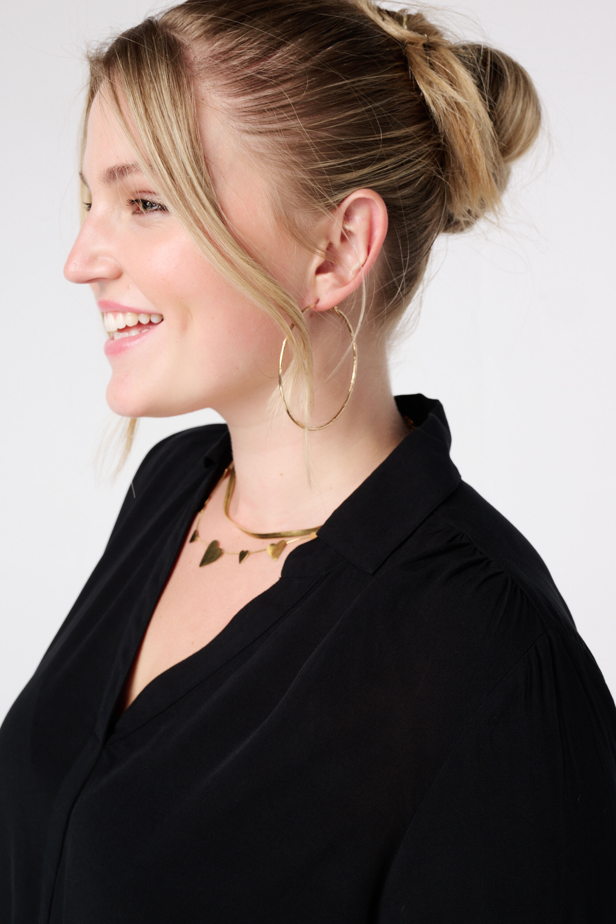 Weite Bluse mit V-Ausschnitt image number 4