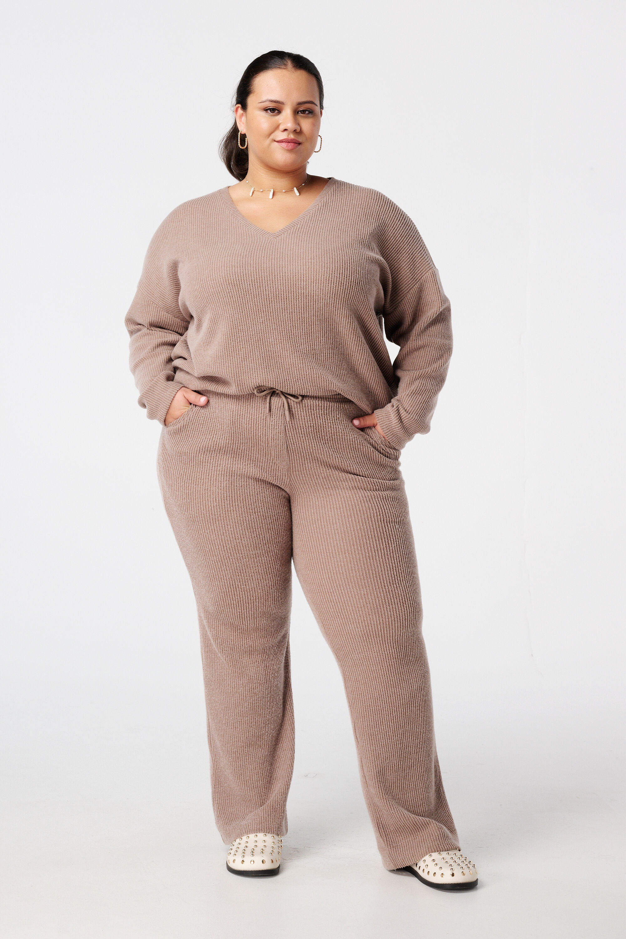 Gerade Hose mit elastischem Bund