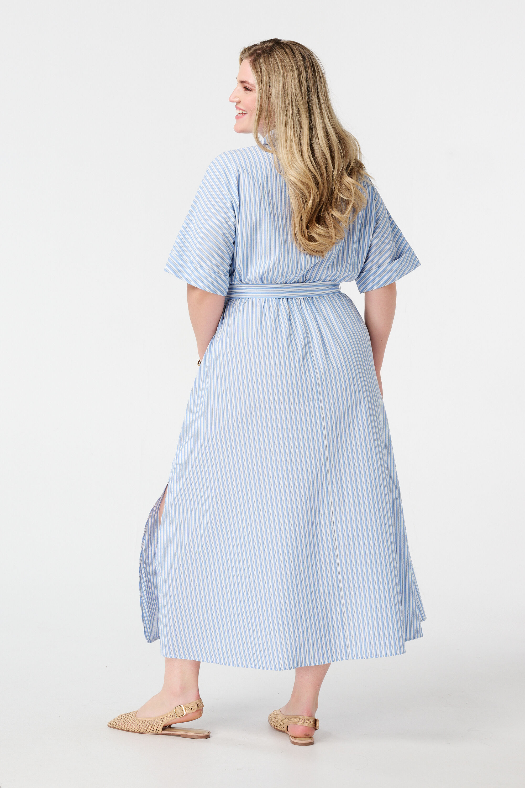 Gestreiftes Kleid mit G&uuml;rtel image number 3