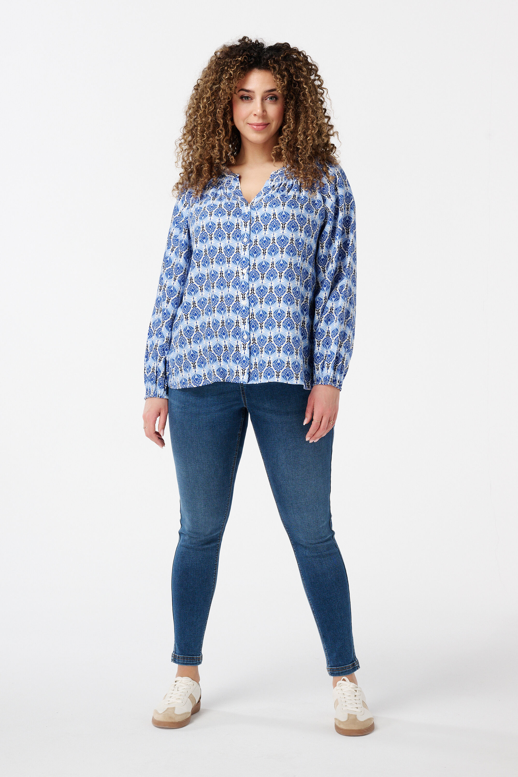 Bluse mit gesmokter Verzierung und Print image number 5