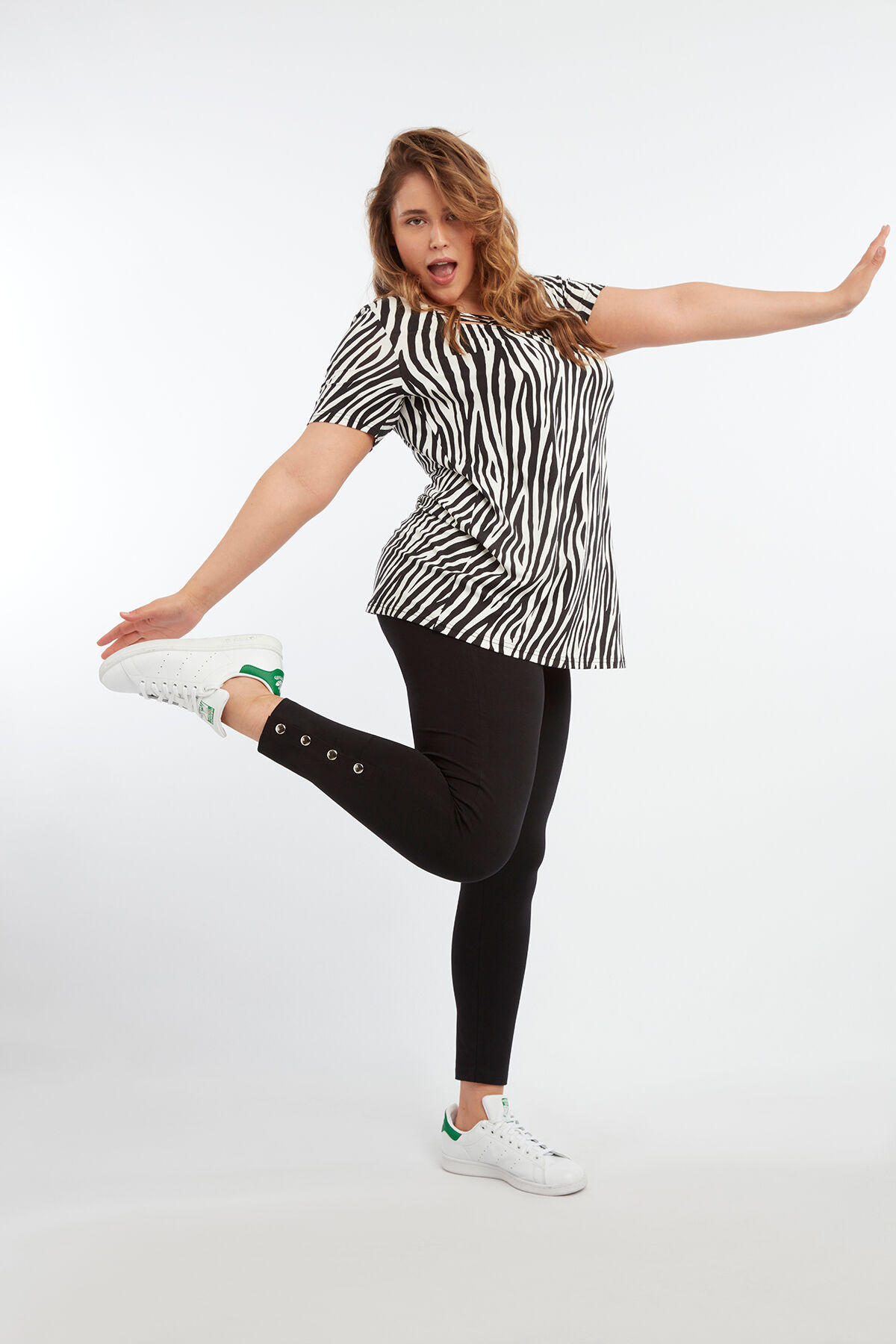 Leggings mit Knopf-Details image number 4