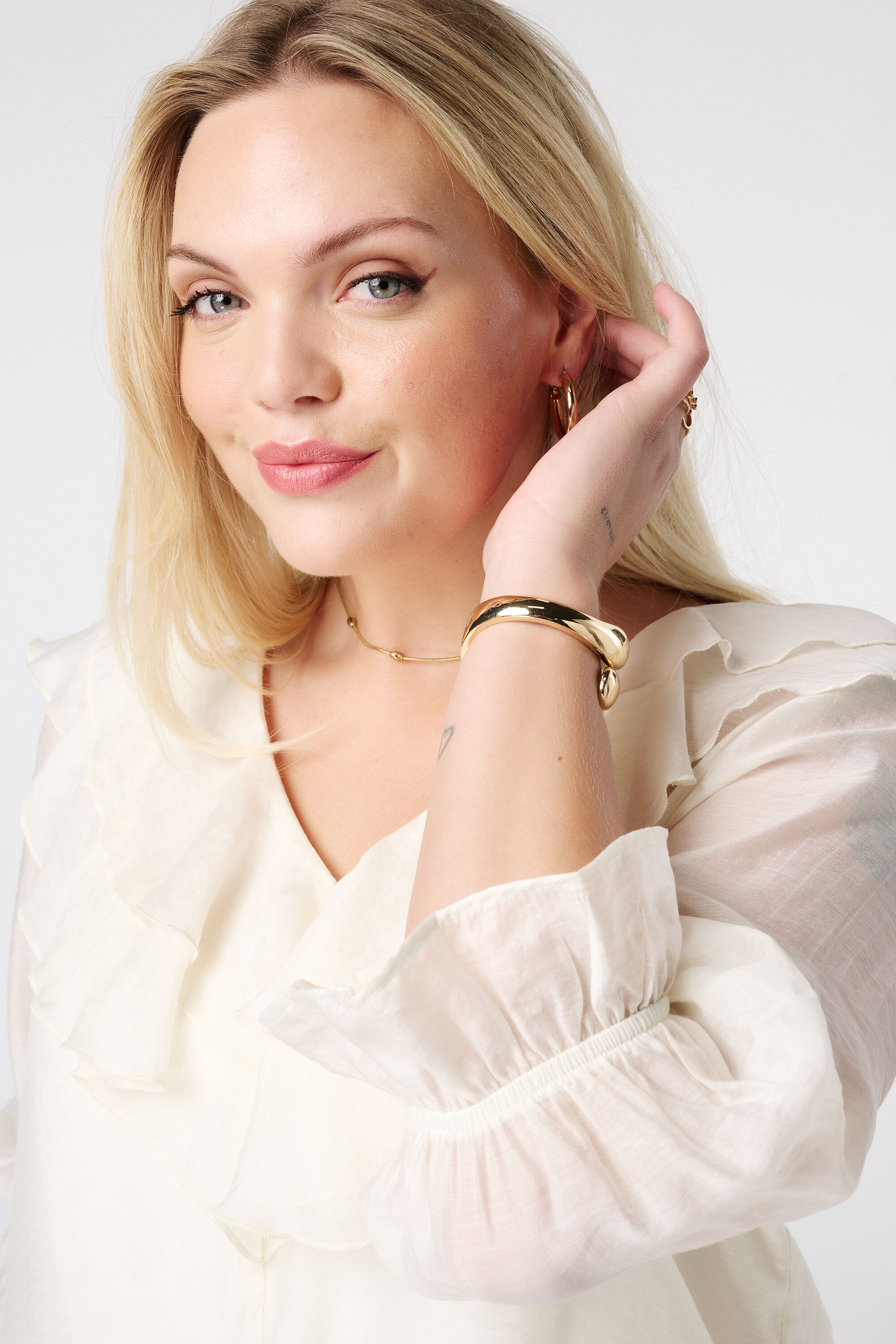 Bluse mit R&uuml;schen und Puff&auml;rmeln image number 4