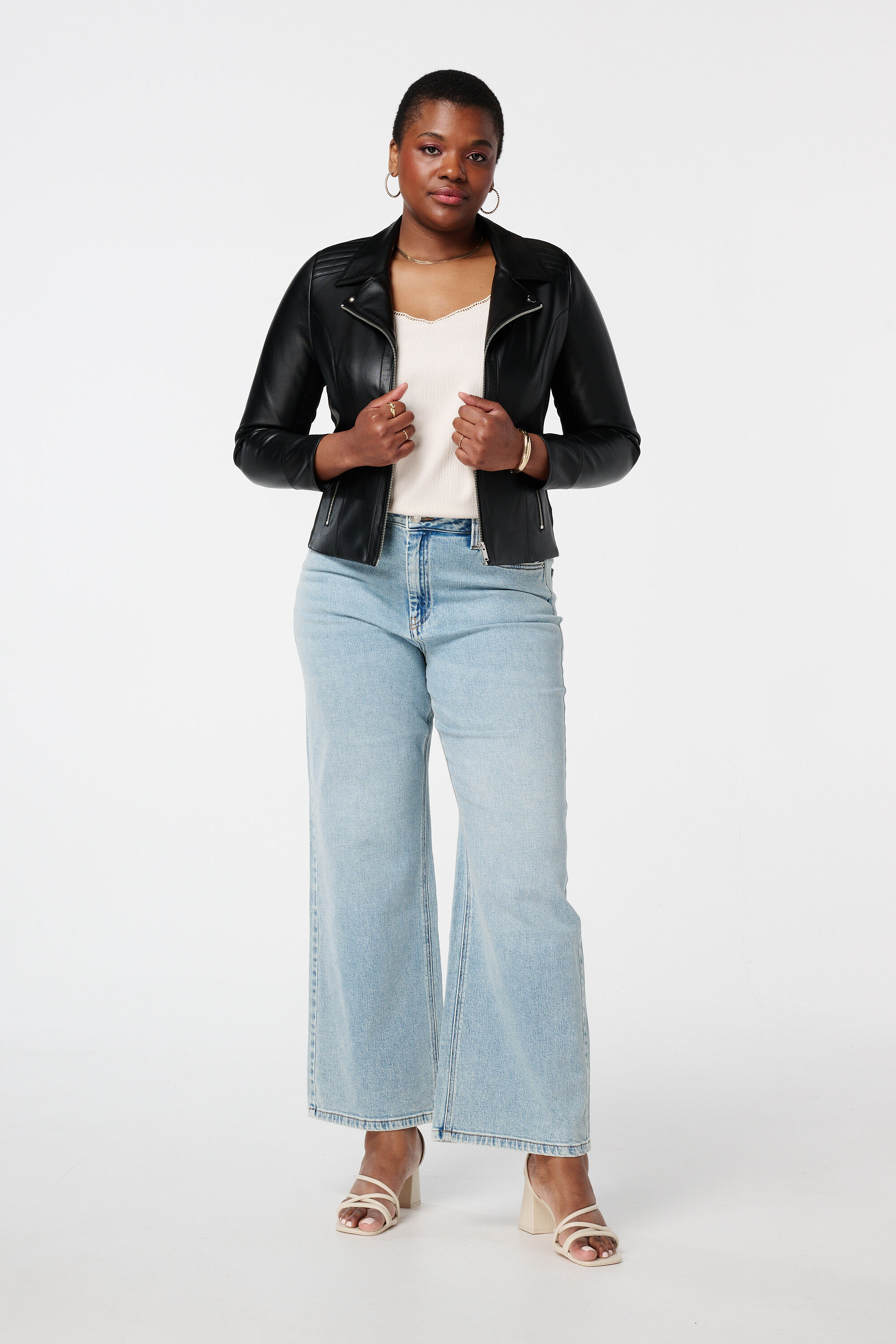 Elegante Lederlook-Jacke mit silbernen Akzenten image number 5