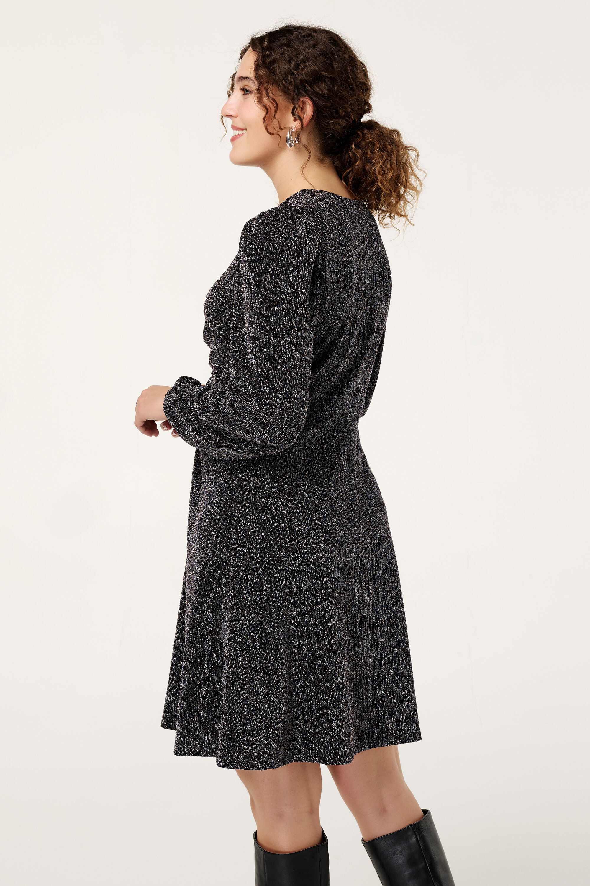 Kleid mit Knotendetail  image number 3