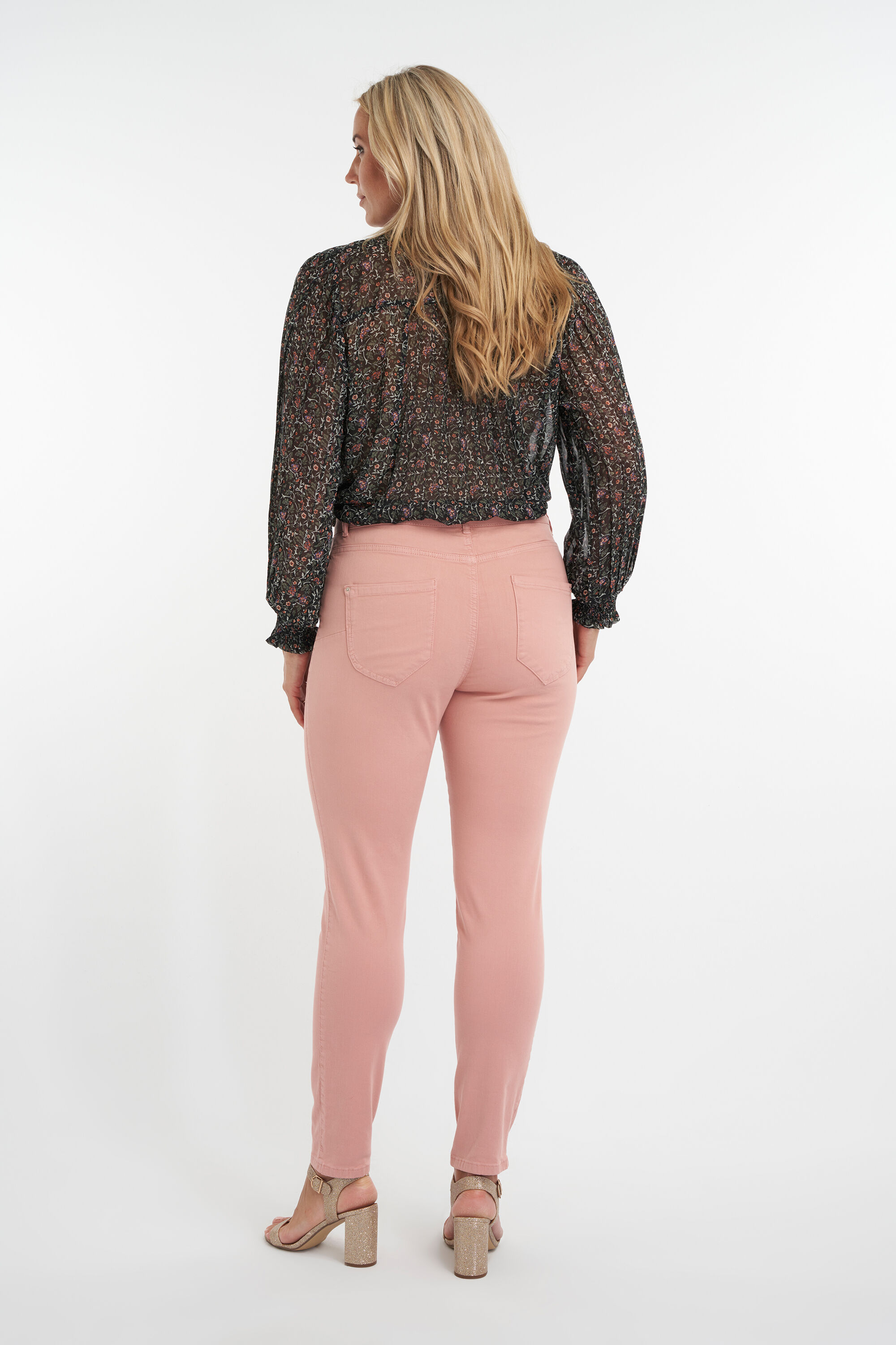 Slim-Fit-Jeans  image number 3