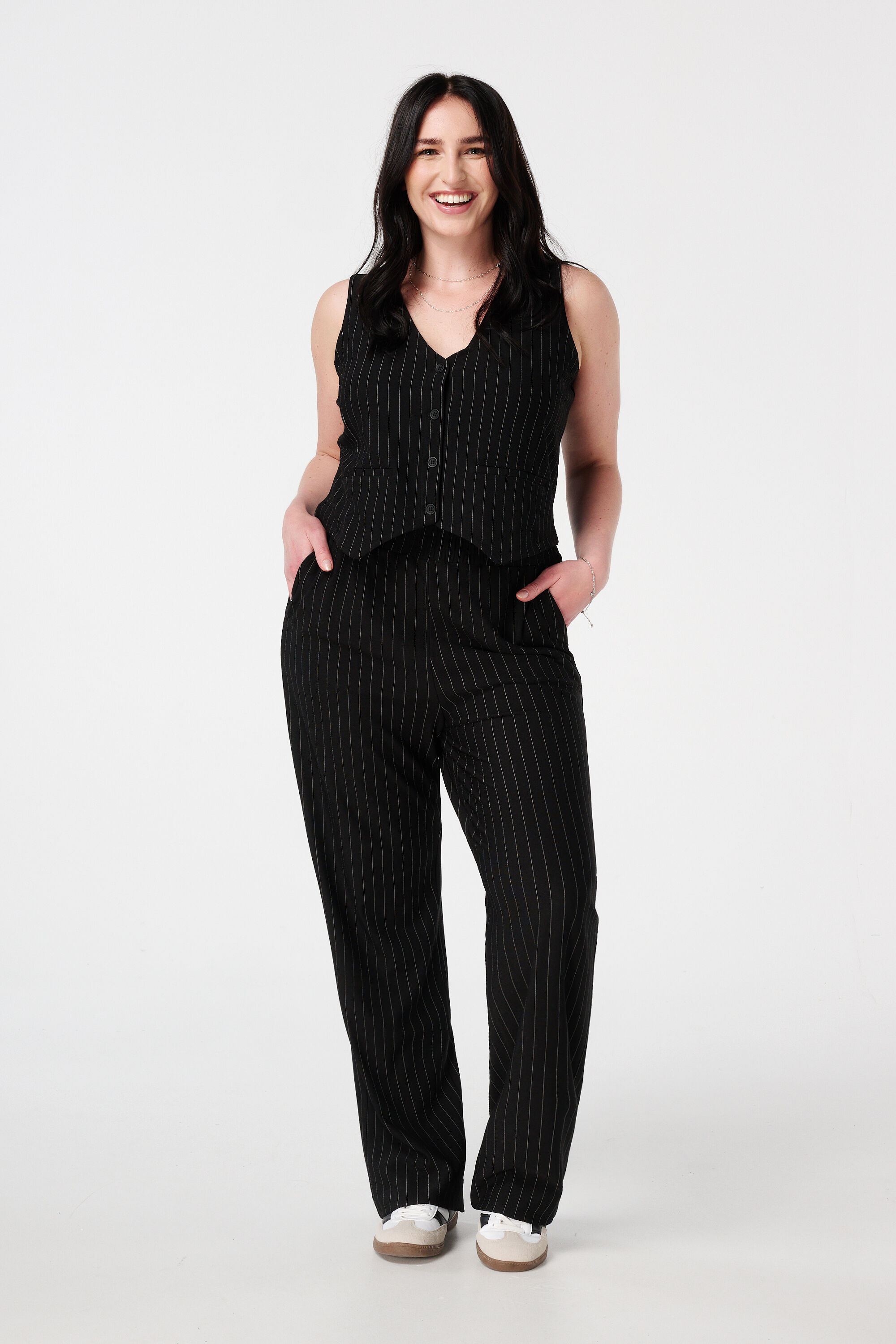 Strickjacke mit Nadelstreifen und Knopfverschluss image number 5