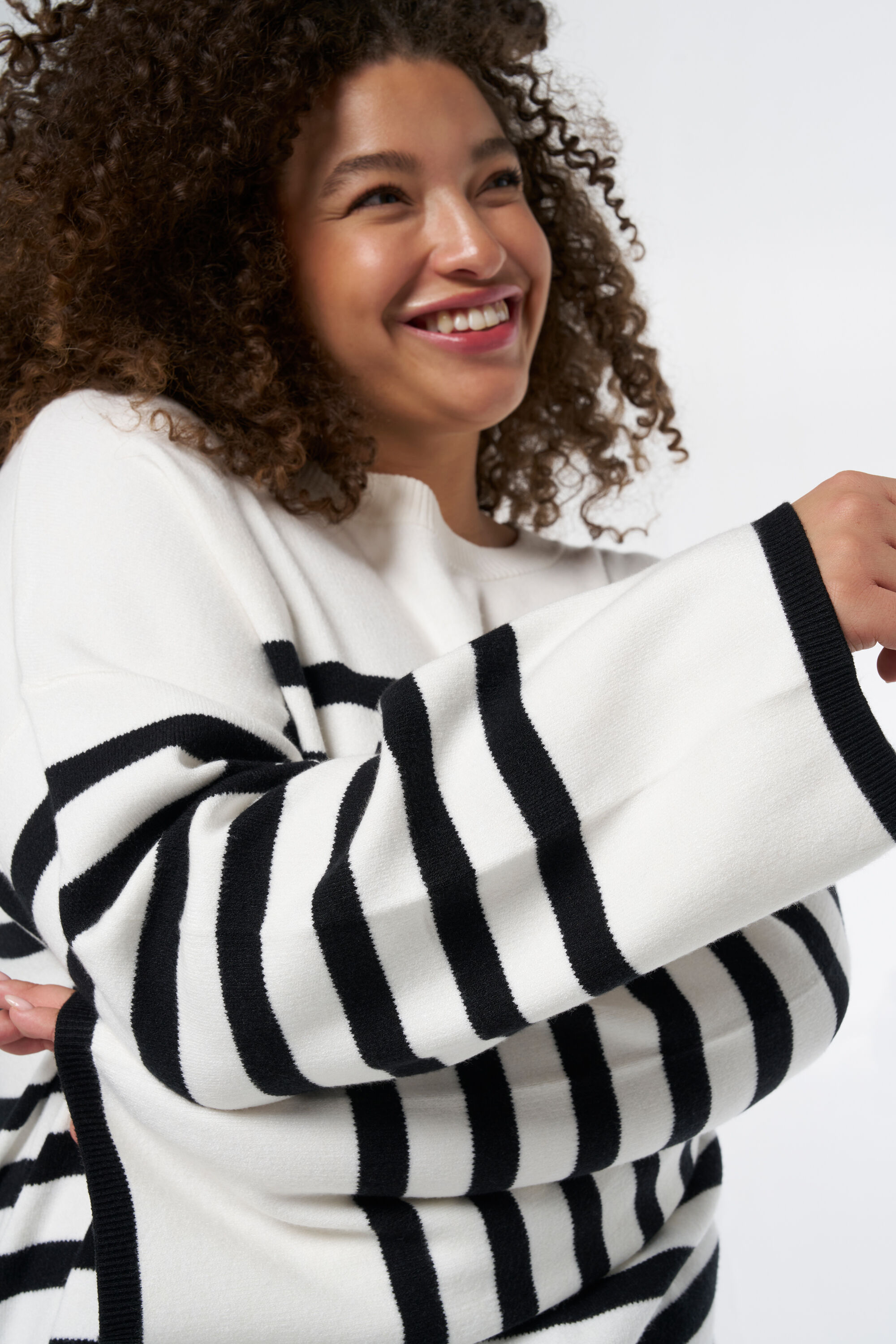 Gestreifter Strickpullover image number 4