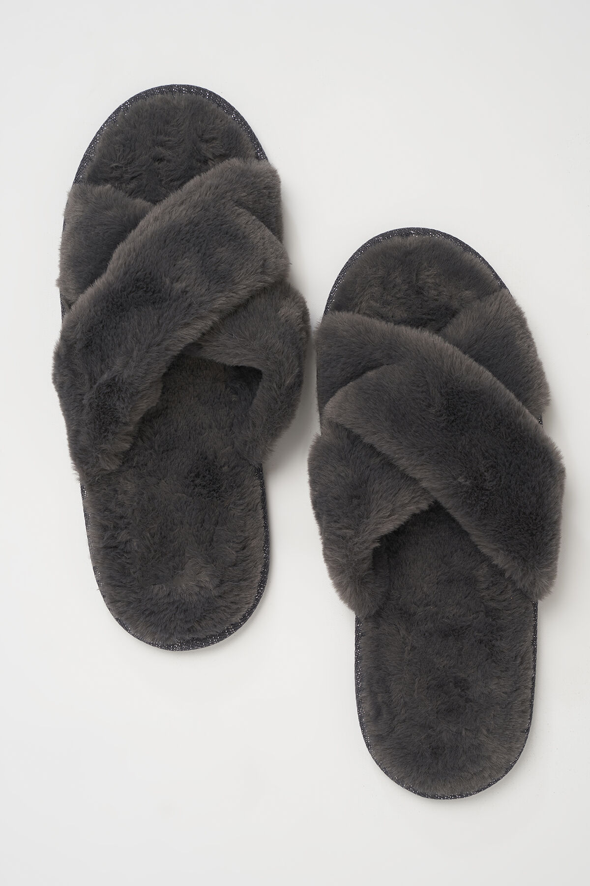 Kuschelige Hausschuhe image number 2