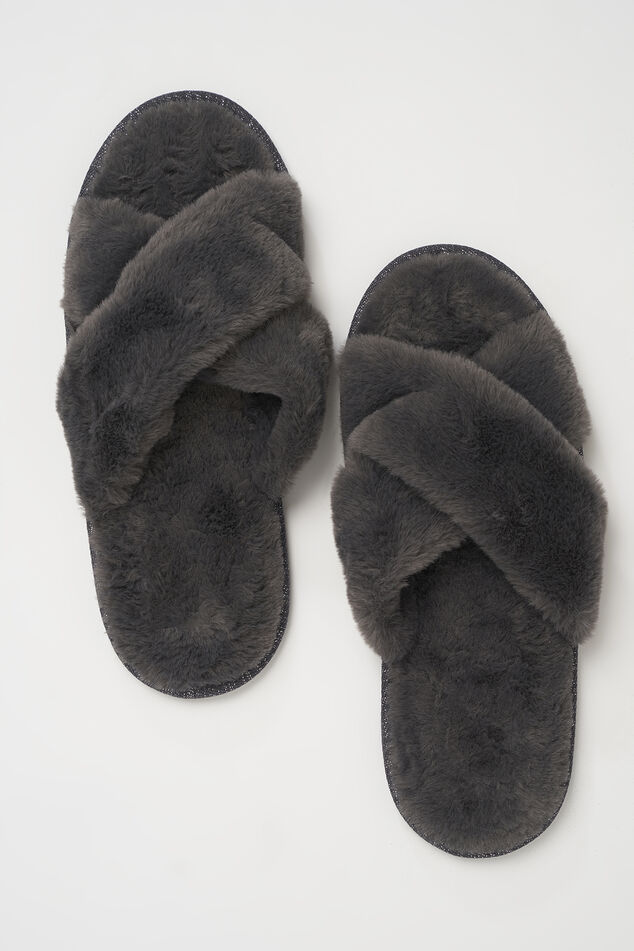 Kuschelige Hausschuhe image number 2