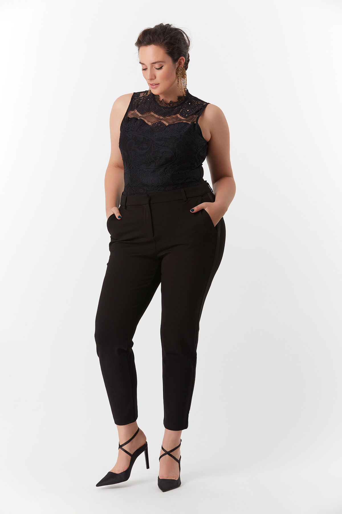 Hose mit Satin-Streifen image number 4