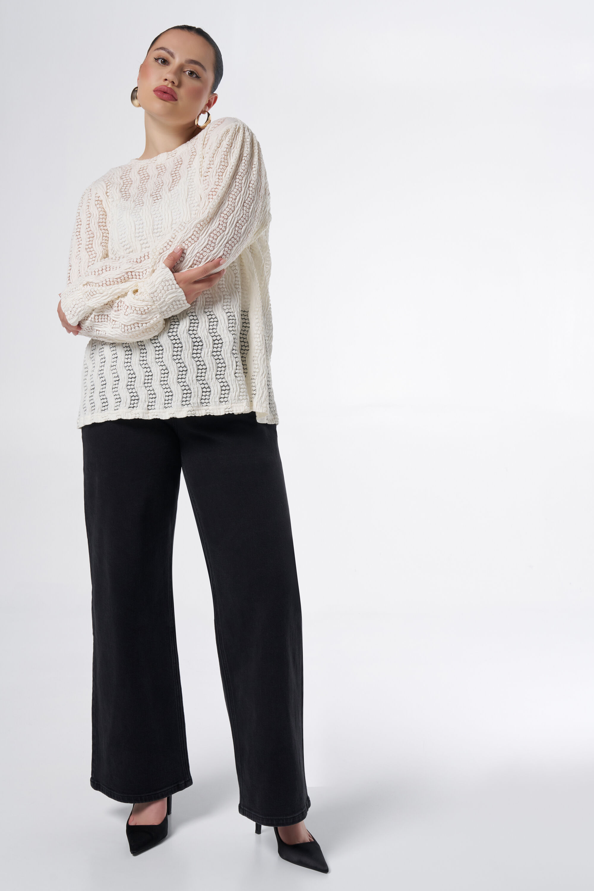 Top mit Lochmuster-Stickerei image number 5