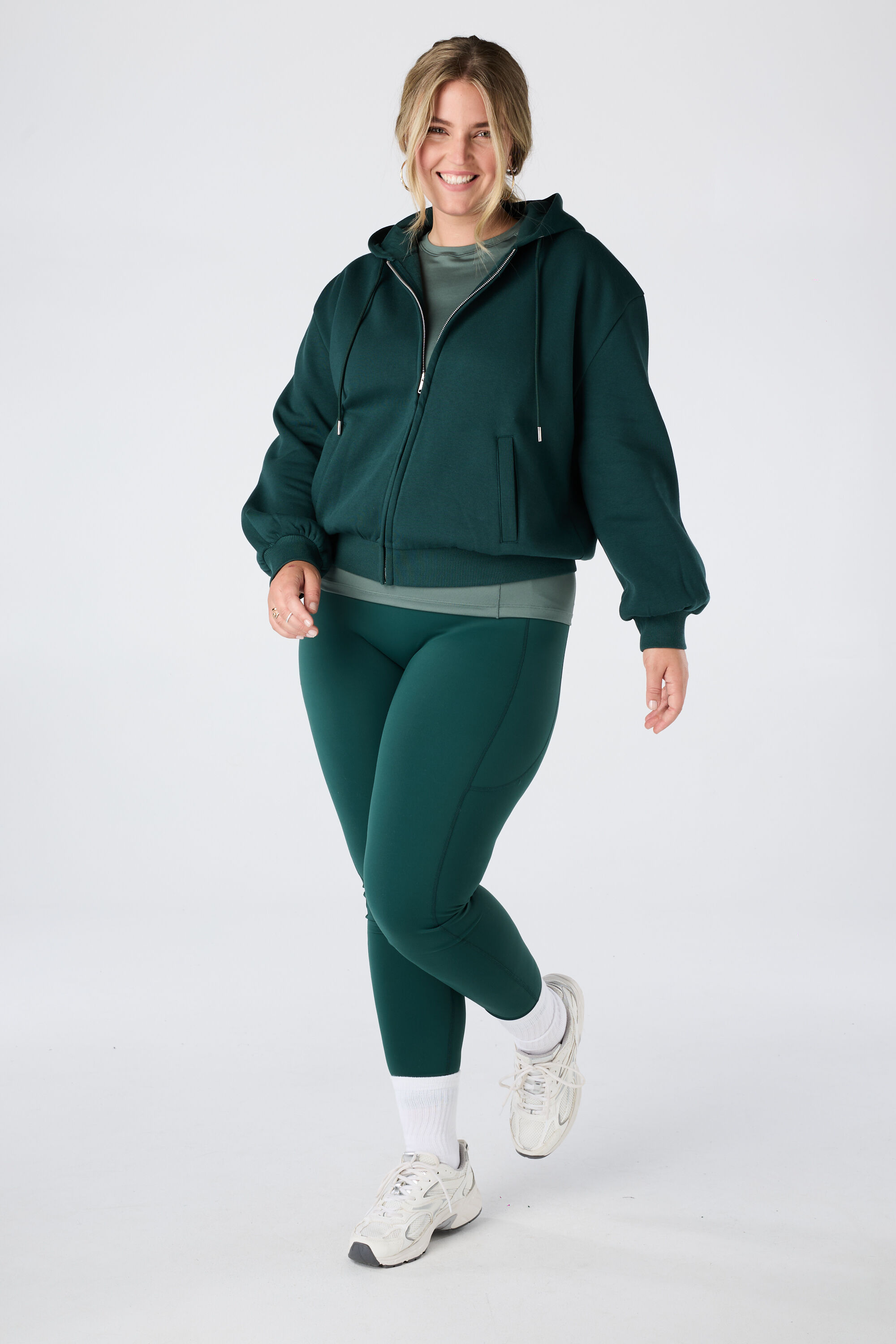 Sweatjacke mit Kapuze image number 5