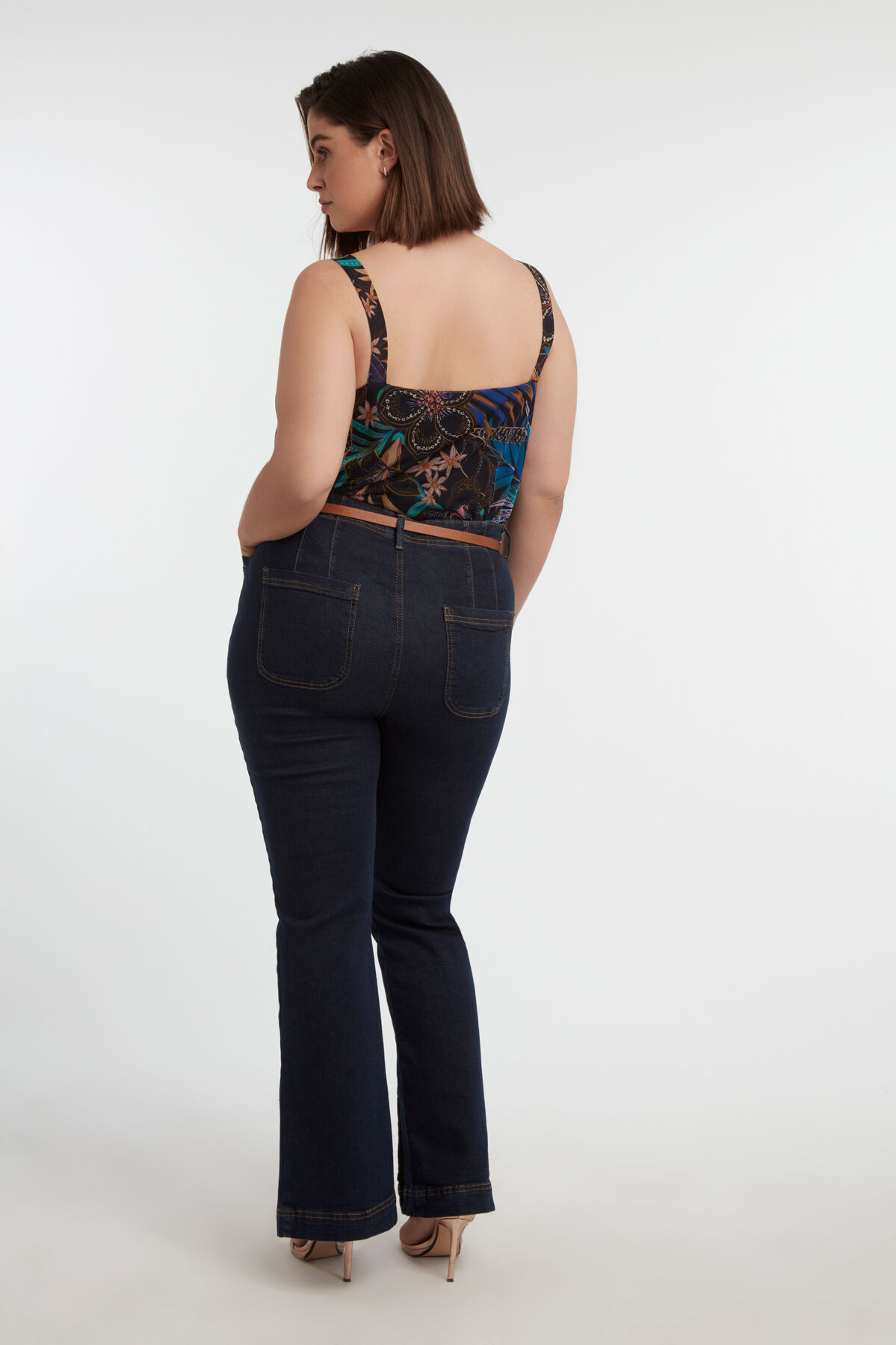 High Waist Jeans mit Schlitzen image number 4