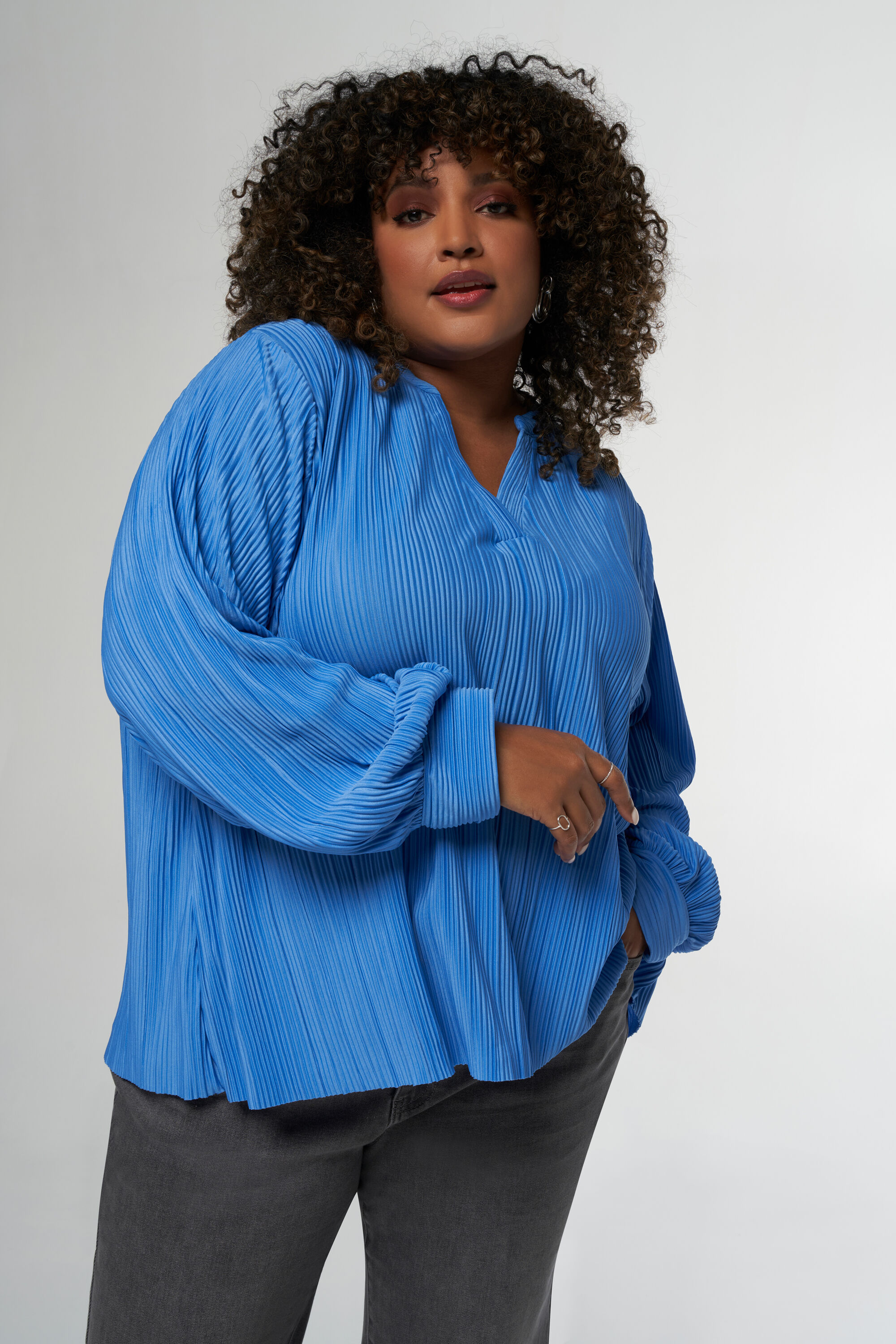 Straight-fit-Top mit V-Ausschnitt  image number 0