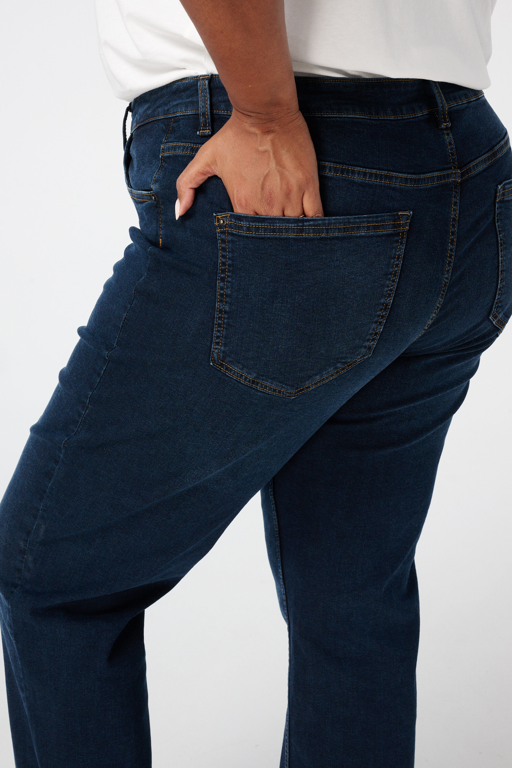 Jeans mit geradem Bein LILY image number 4