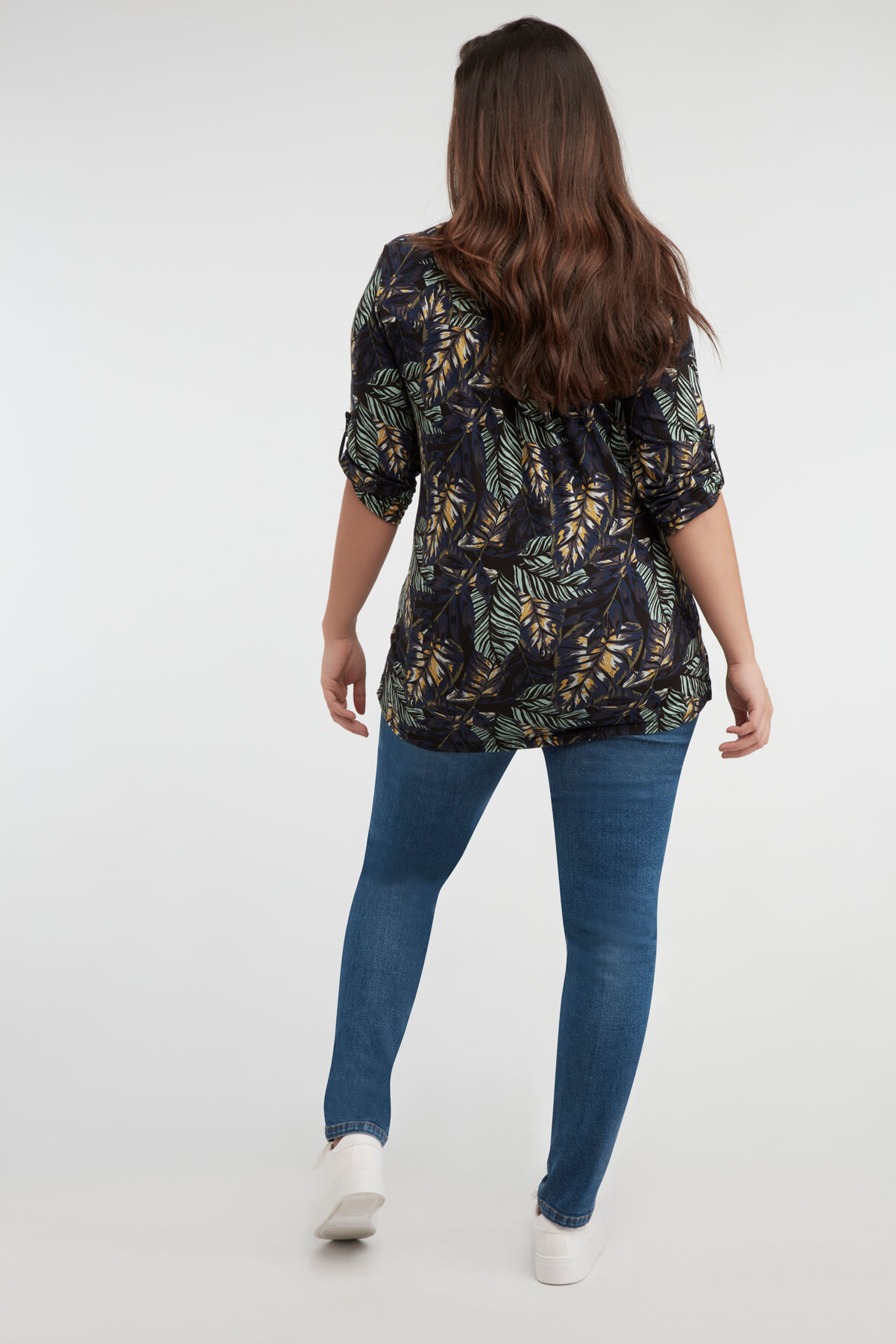 Jeans mit schmalem Bein und Ketten-Detail image number 3