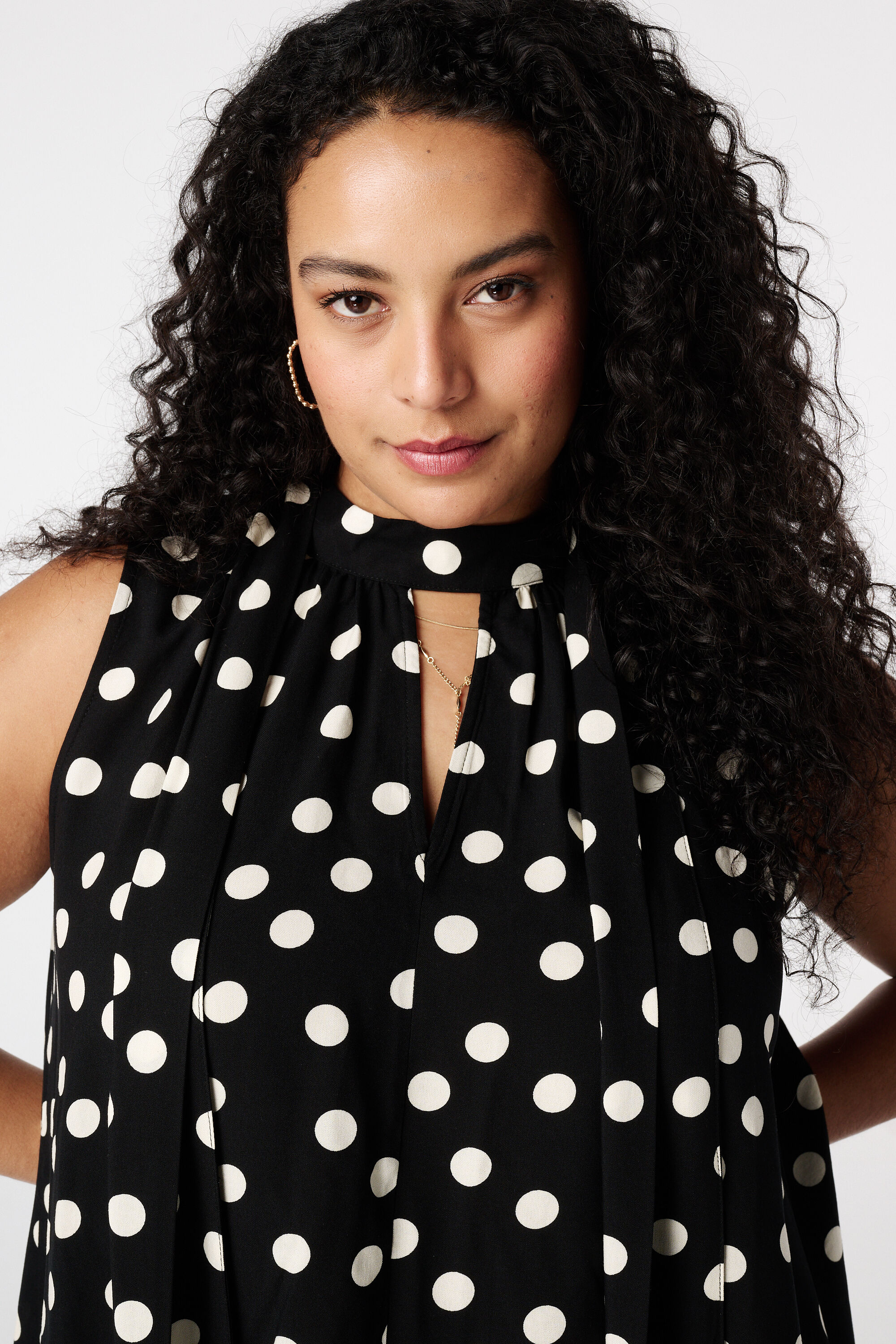 Polka Dot Bluse mit Halstuch image number 4