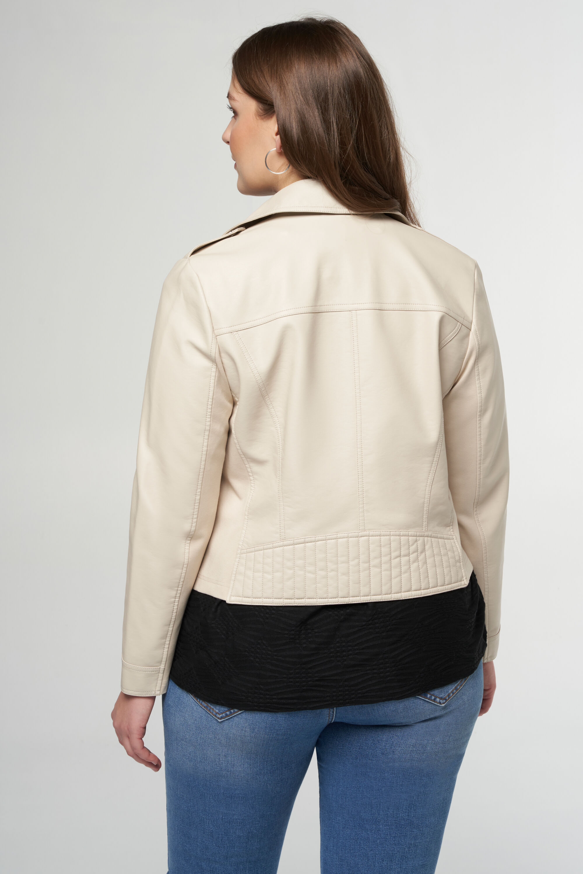 Lederlook-Jacke mit silbernen Akzenten image number 3