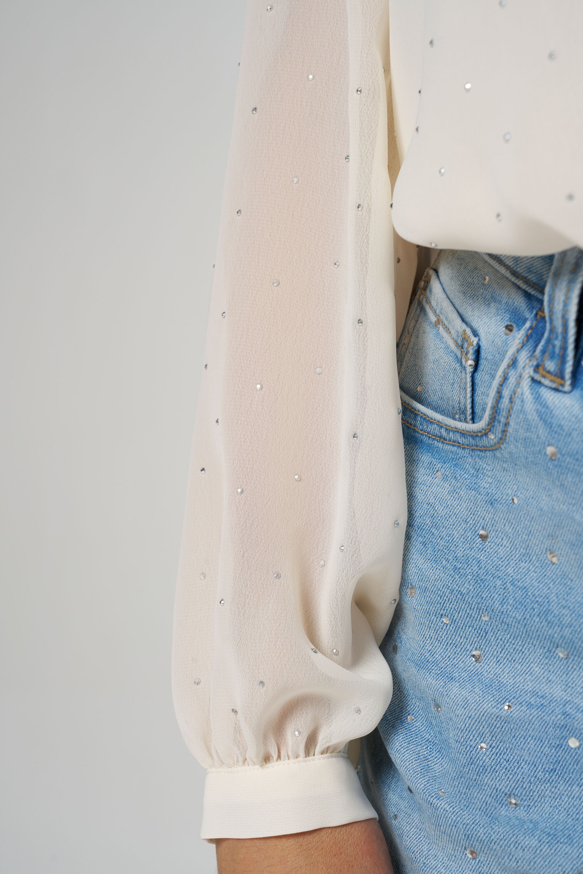 Bluse mit Steinen image number 4