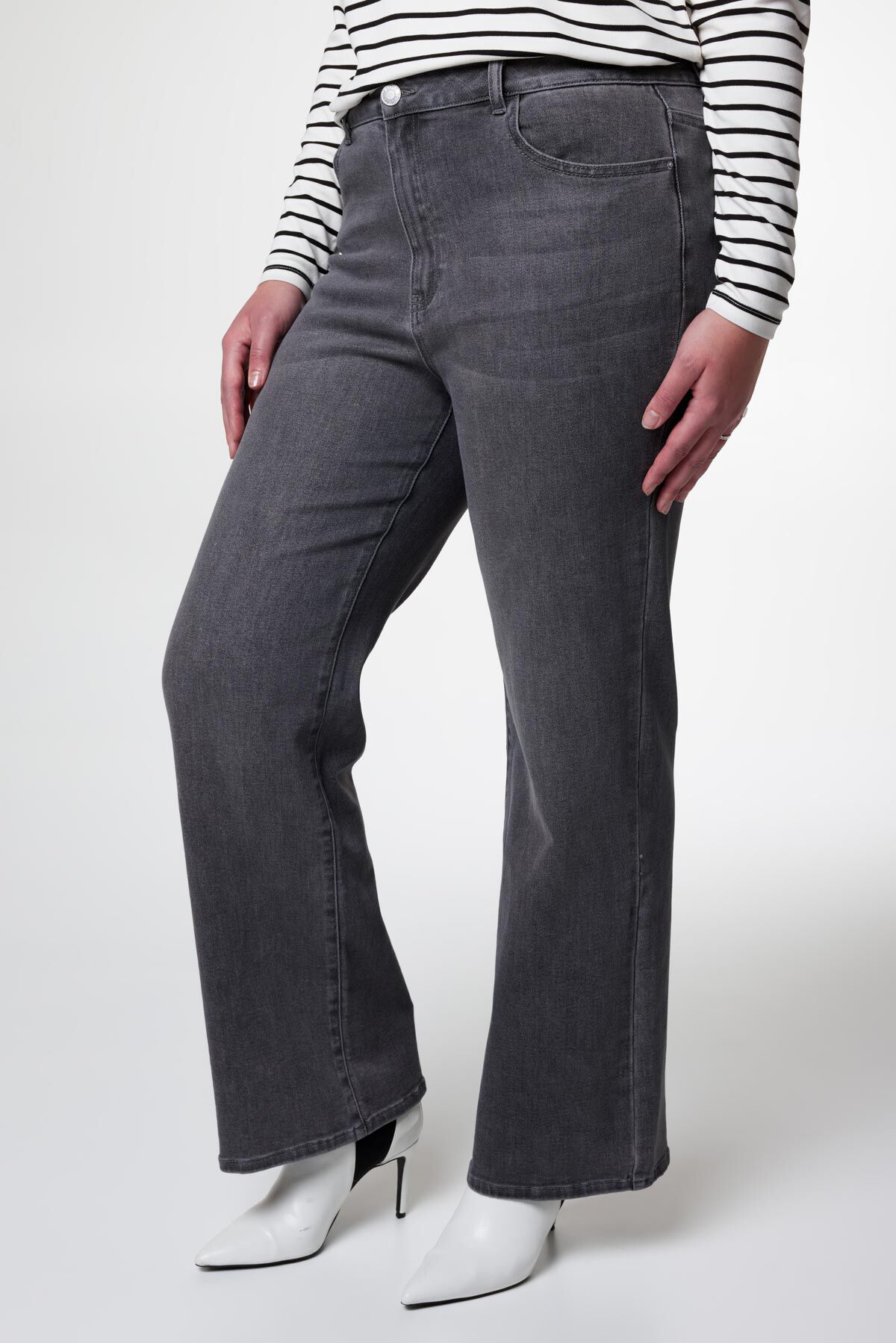 Loose-Leg-Jeans image number 5