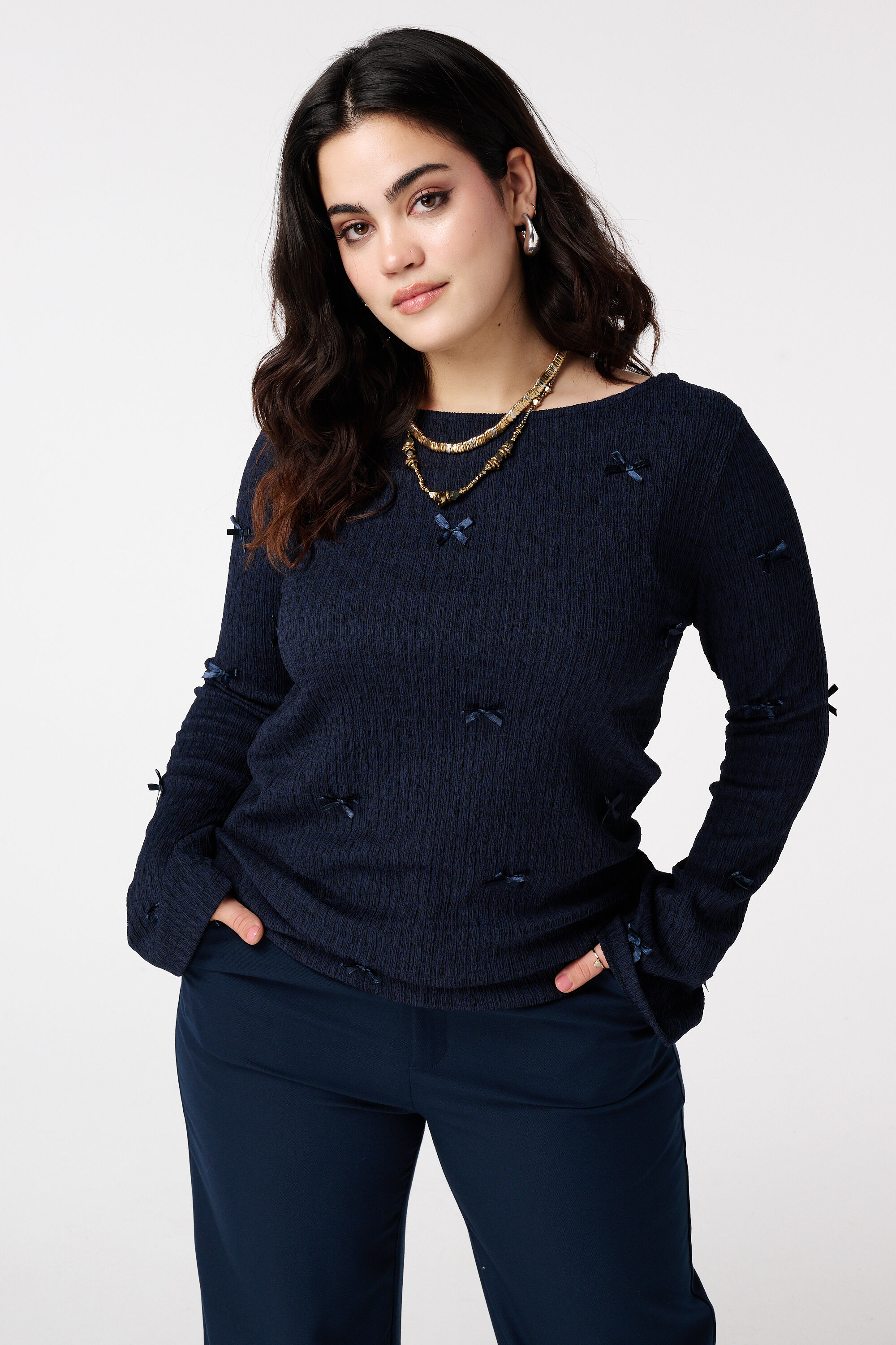 Top mit Schleifendetails