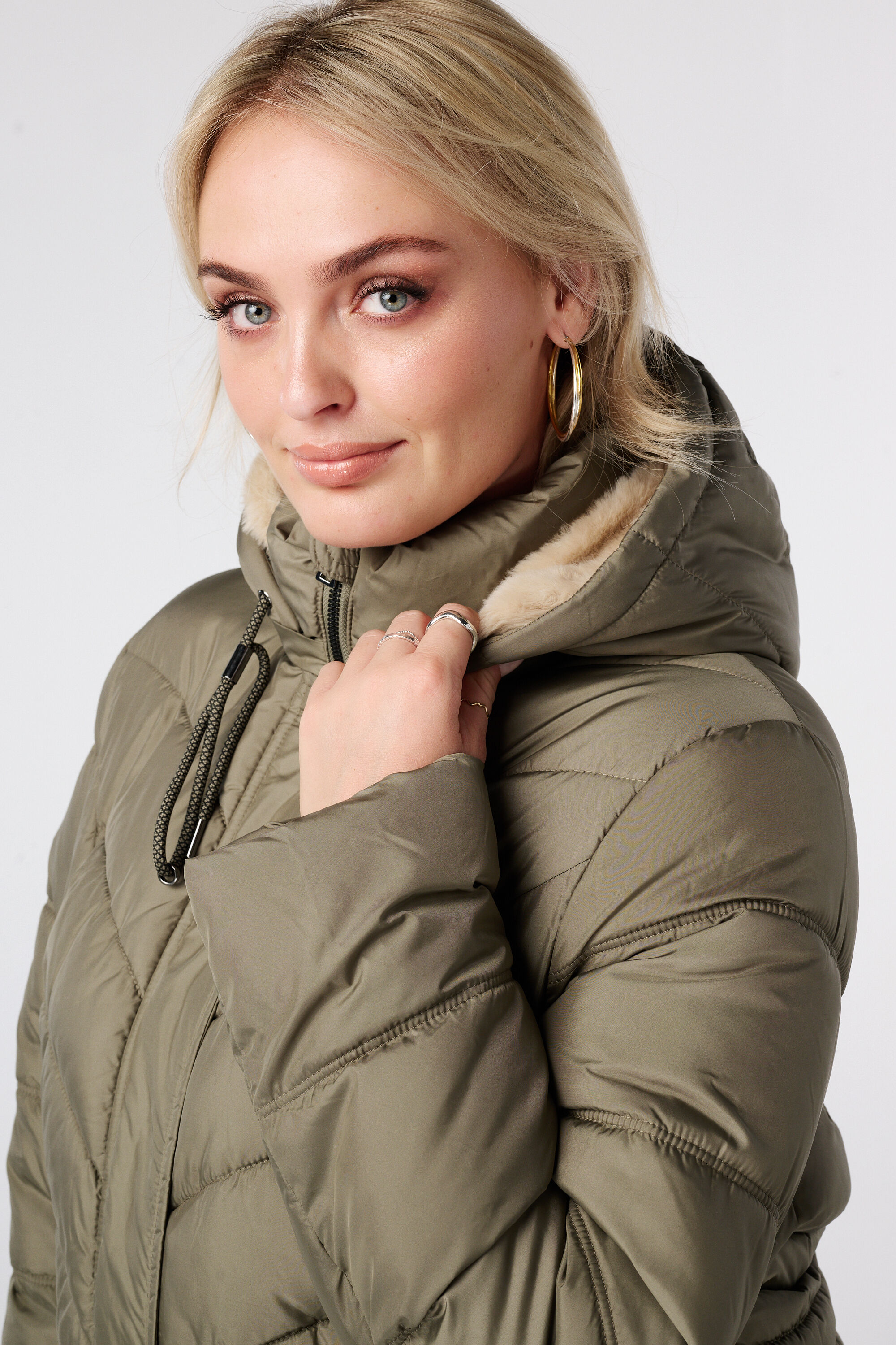 Gesteppte Jacke mit Kapuze image number 4