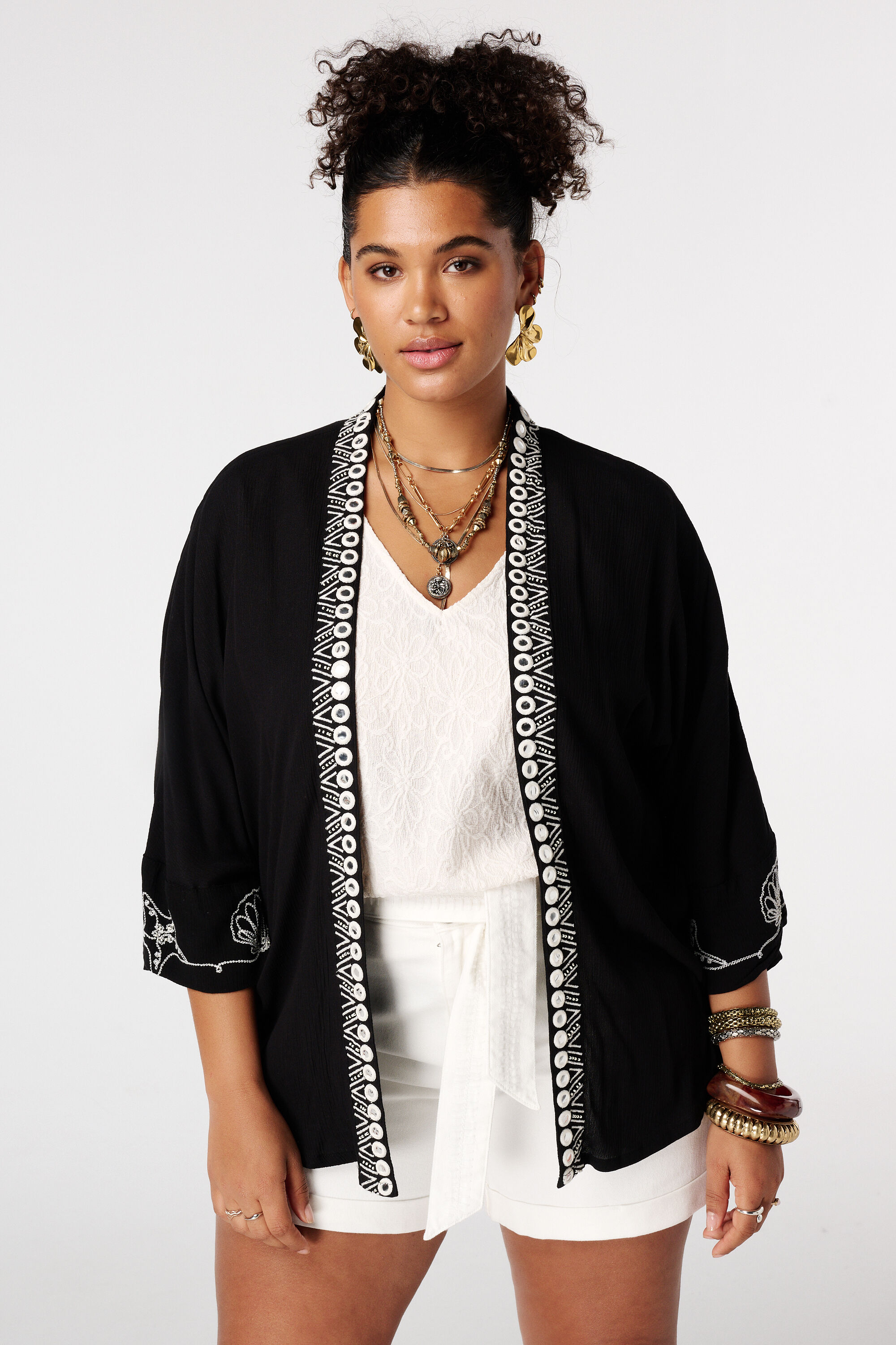 Kimono mit Stickerei