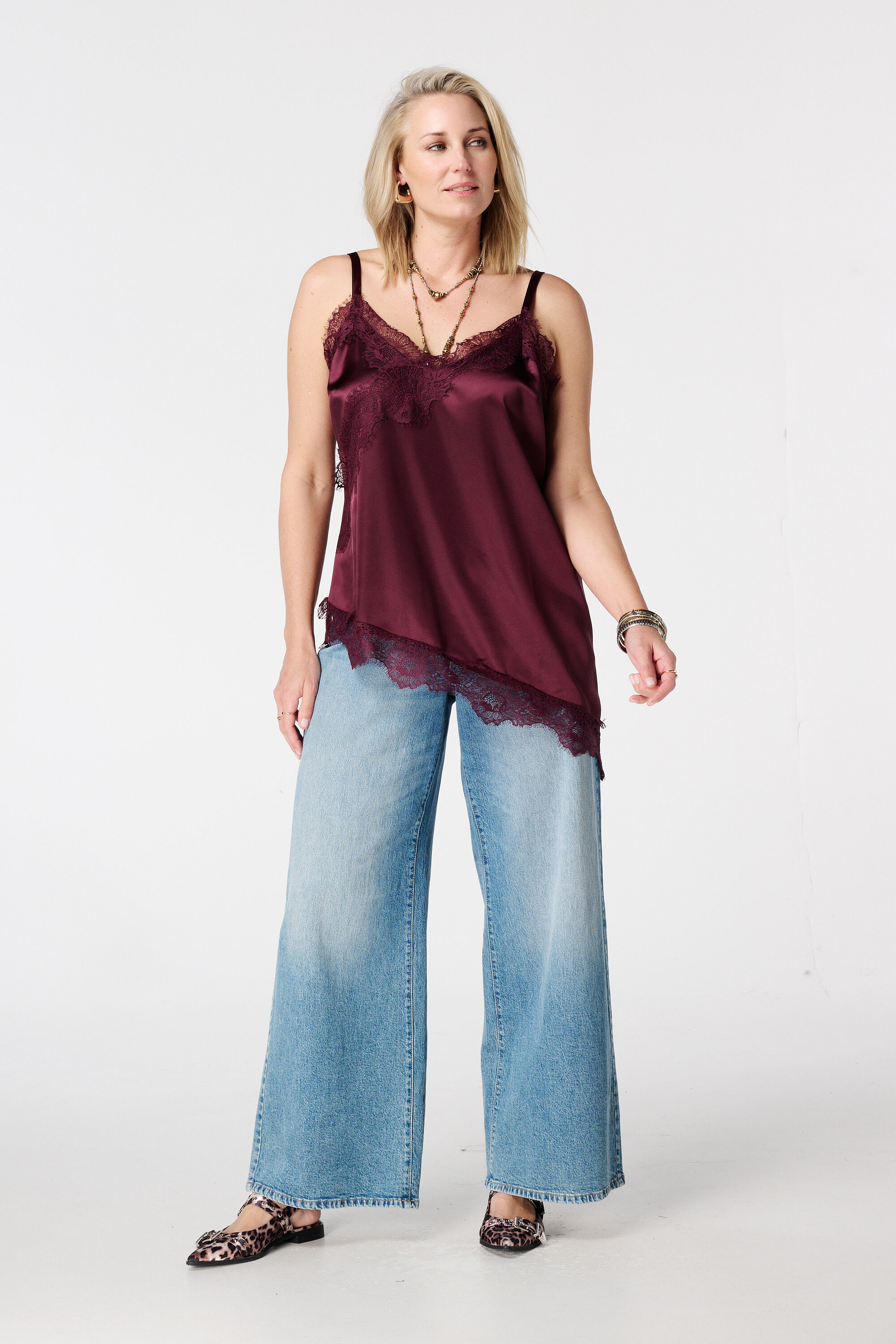 Asymmetrisches Top mit Spitze image number 5