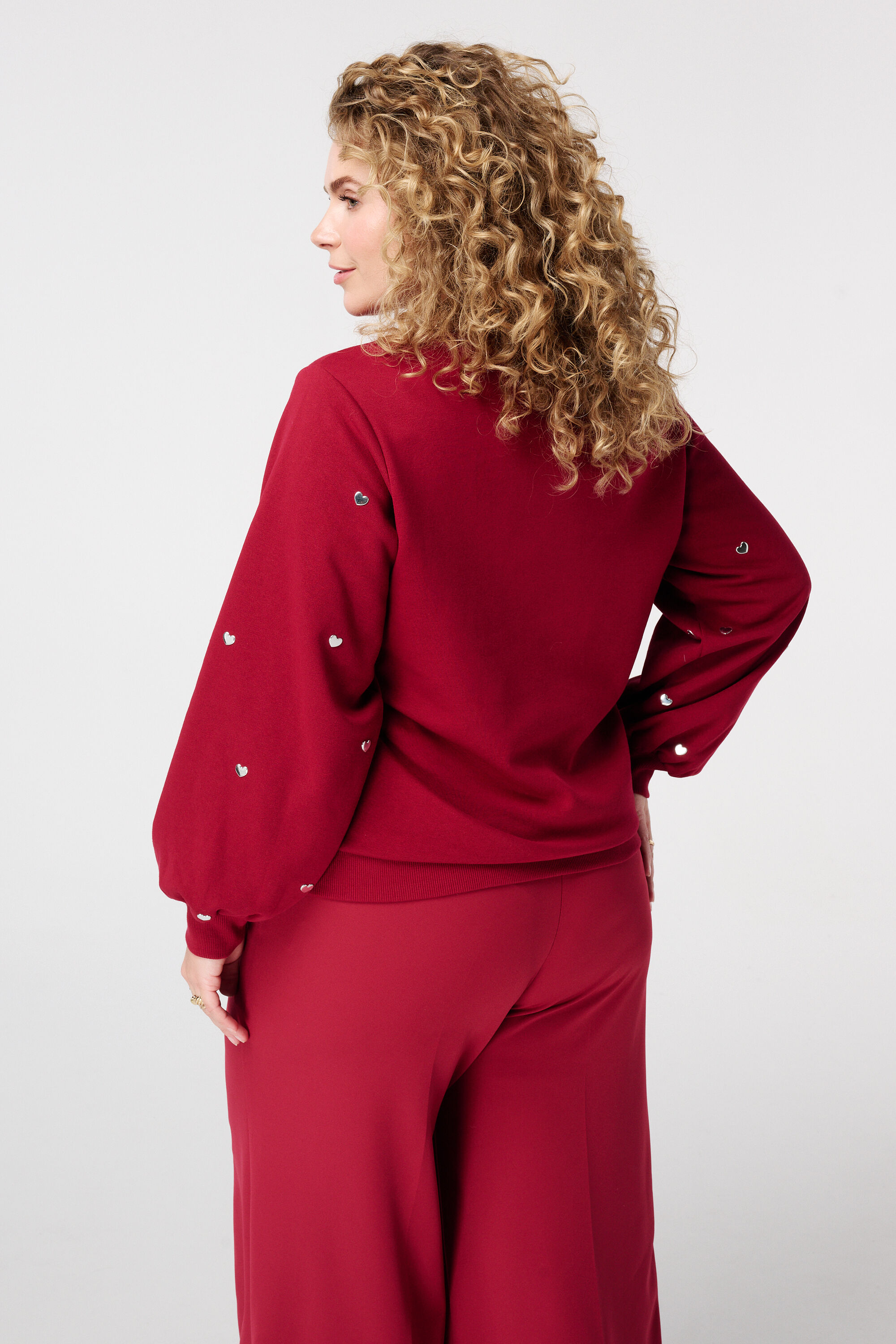 Sweatshirt mit Nieten image number 3