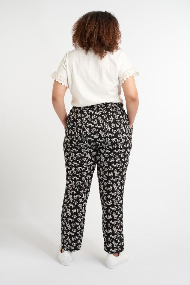 Hose in lockerer Passform image number 4